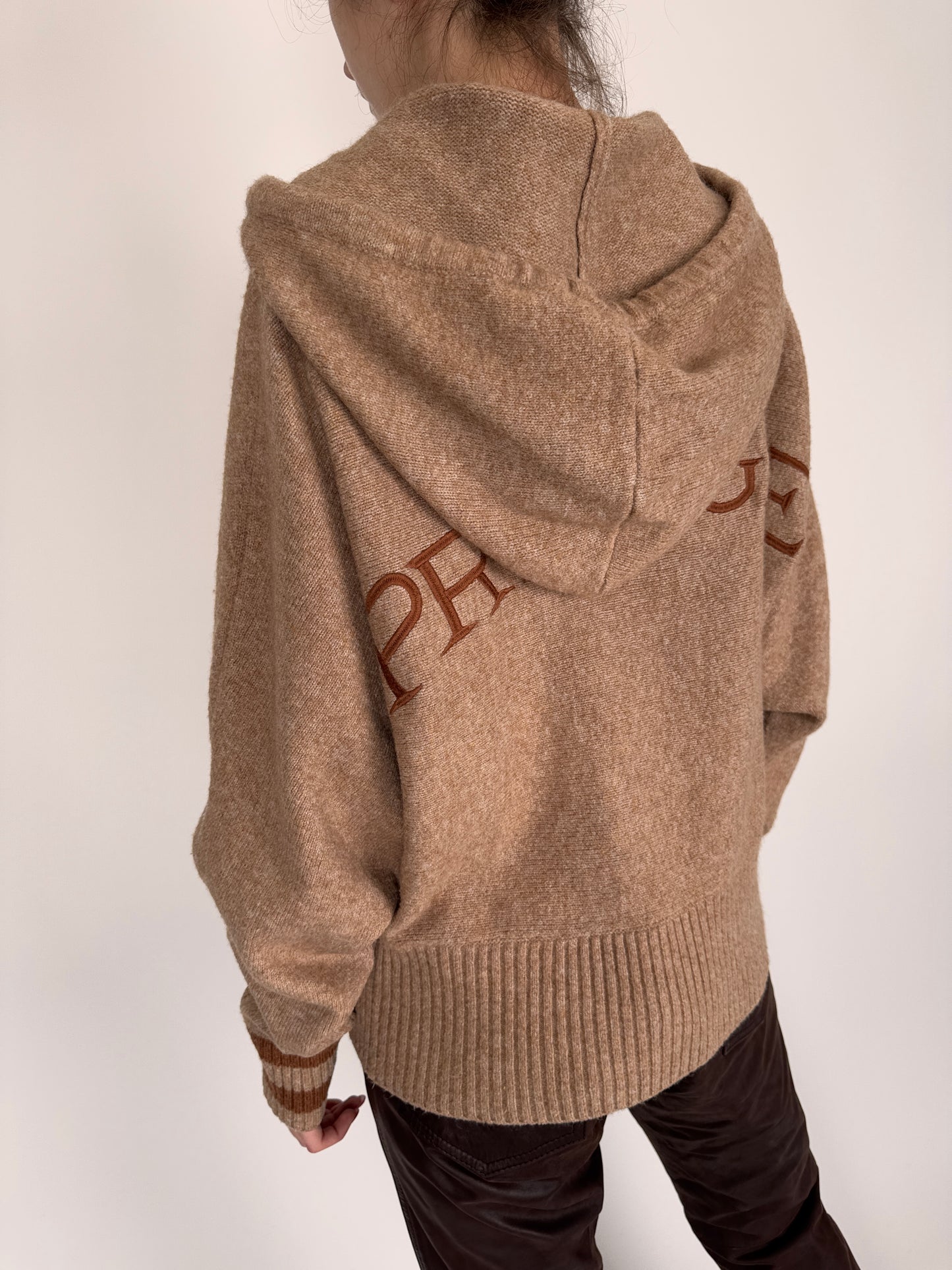 Hanorac de brand luxury Pringle acorn brown cu mânecă fluture