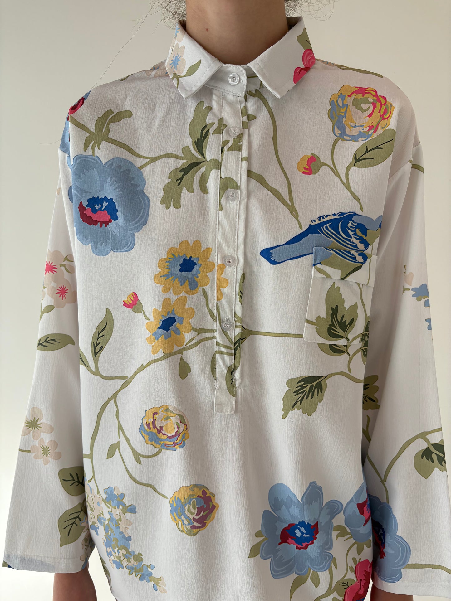 Cămașa din poplin plin cu print floral superb și mini jabou