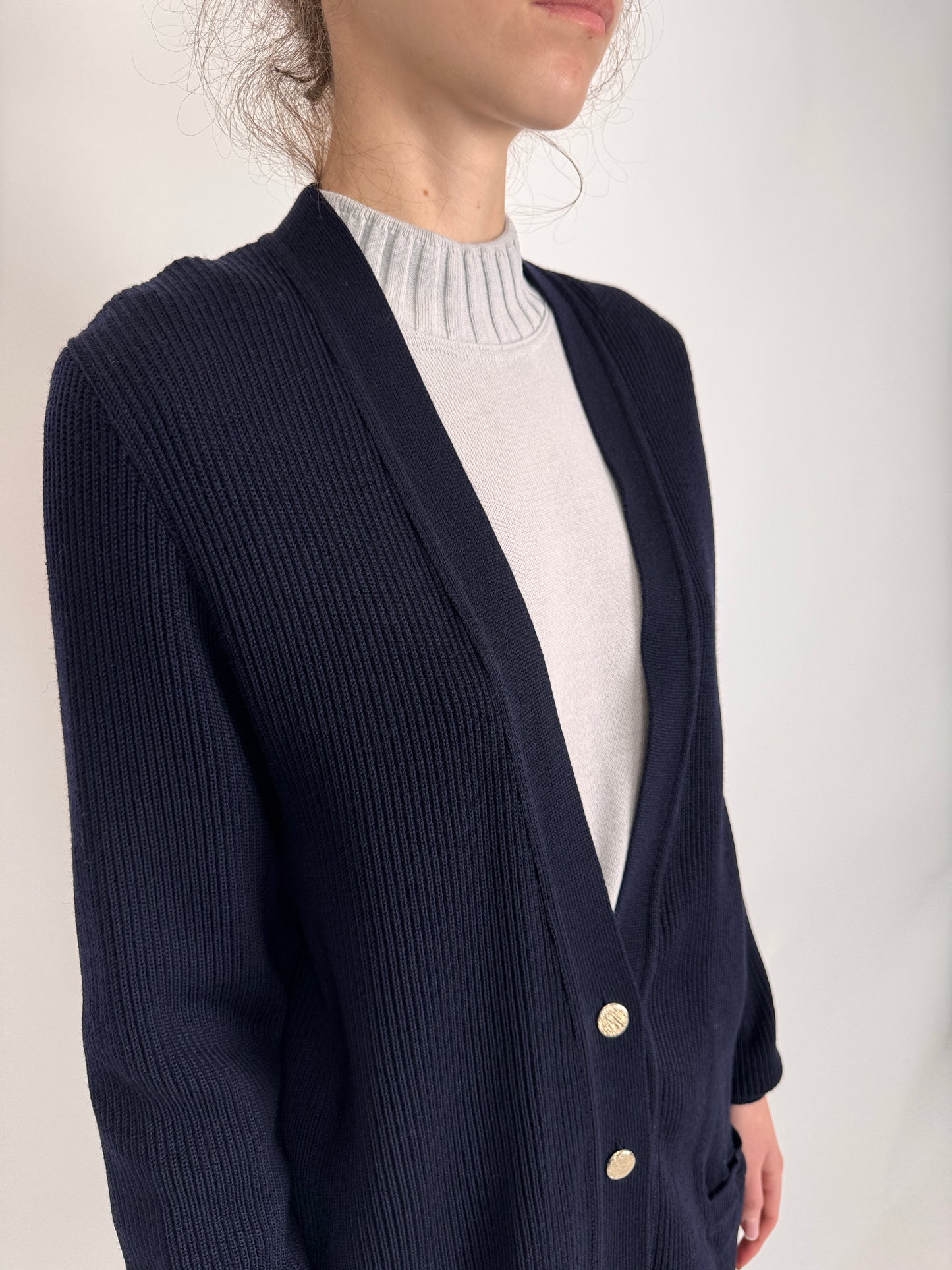 Cardigan lung italian din lana merino extrafina cu nasturi metalici aurii