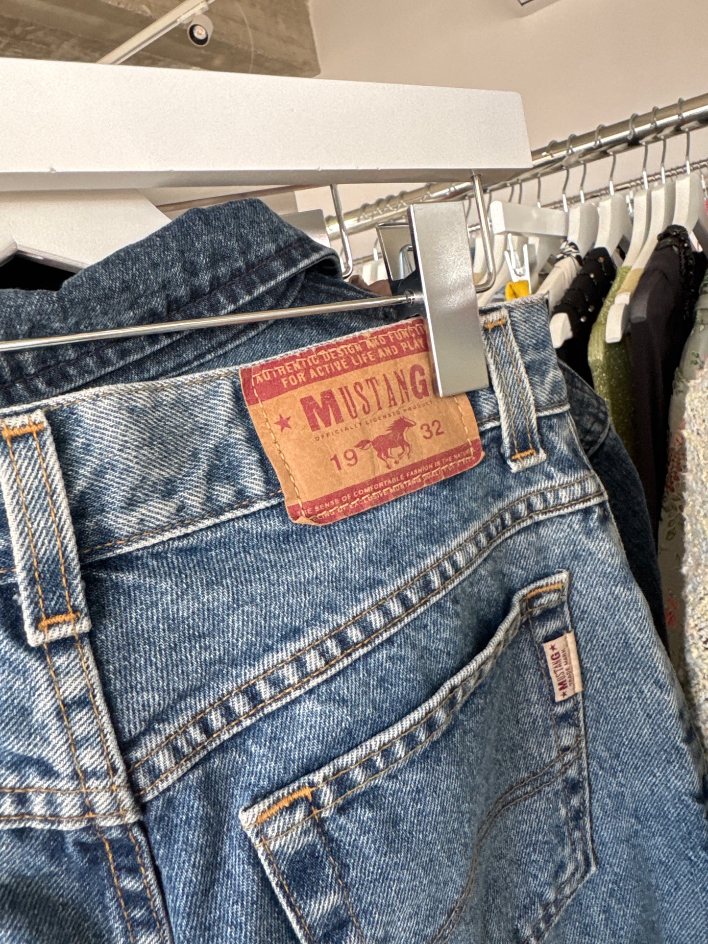Jeans vintage premium mom fit cu talie înaltă