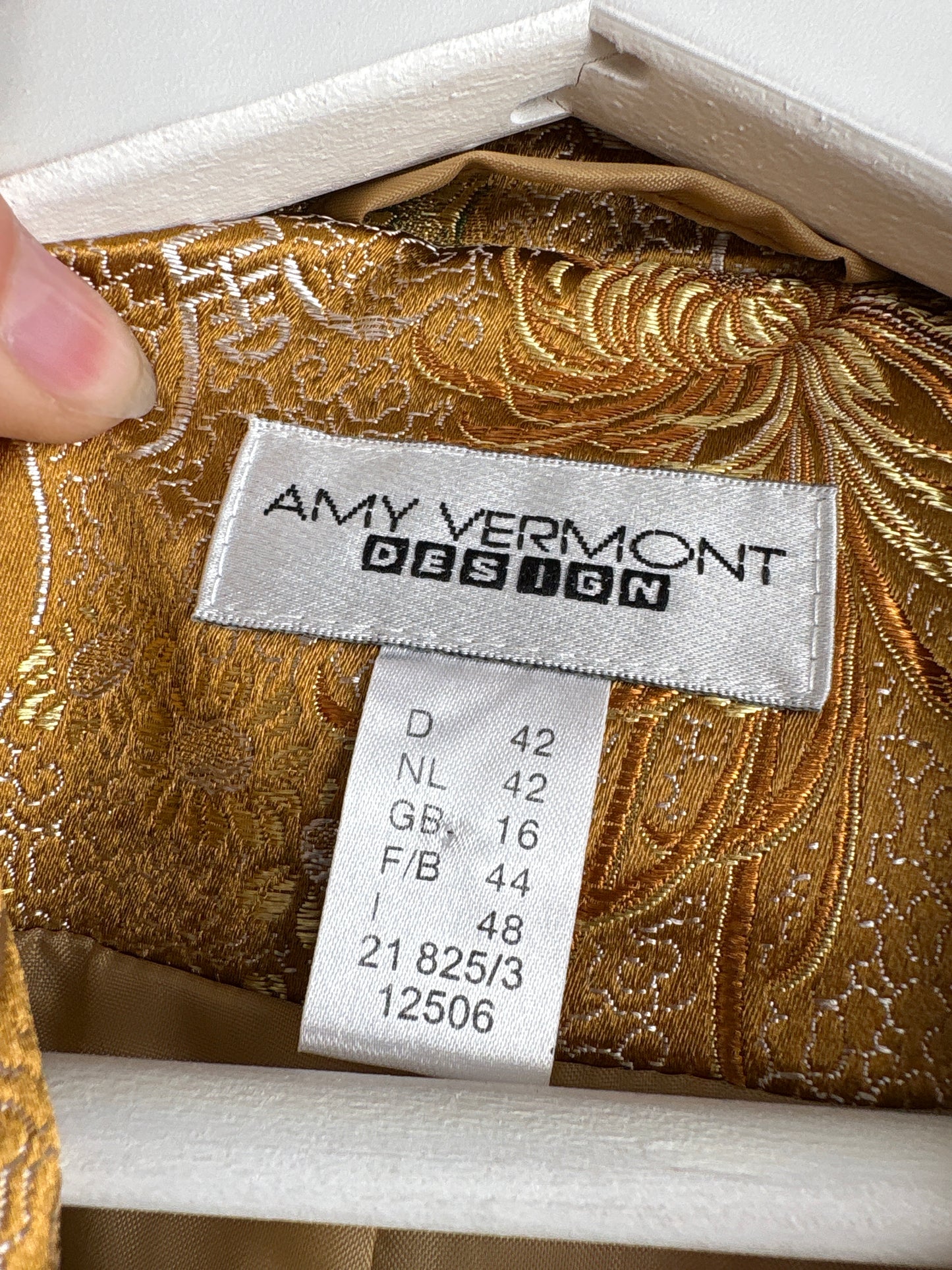 Sacou cu influențe asiatice din jacquard de mătase naturală soft gold