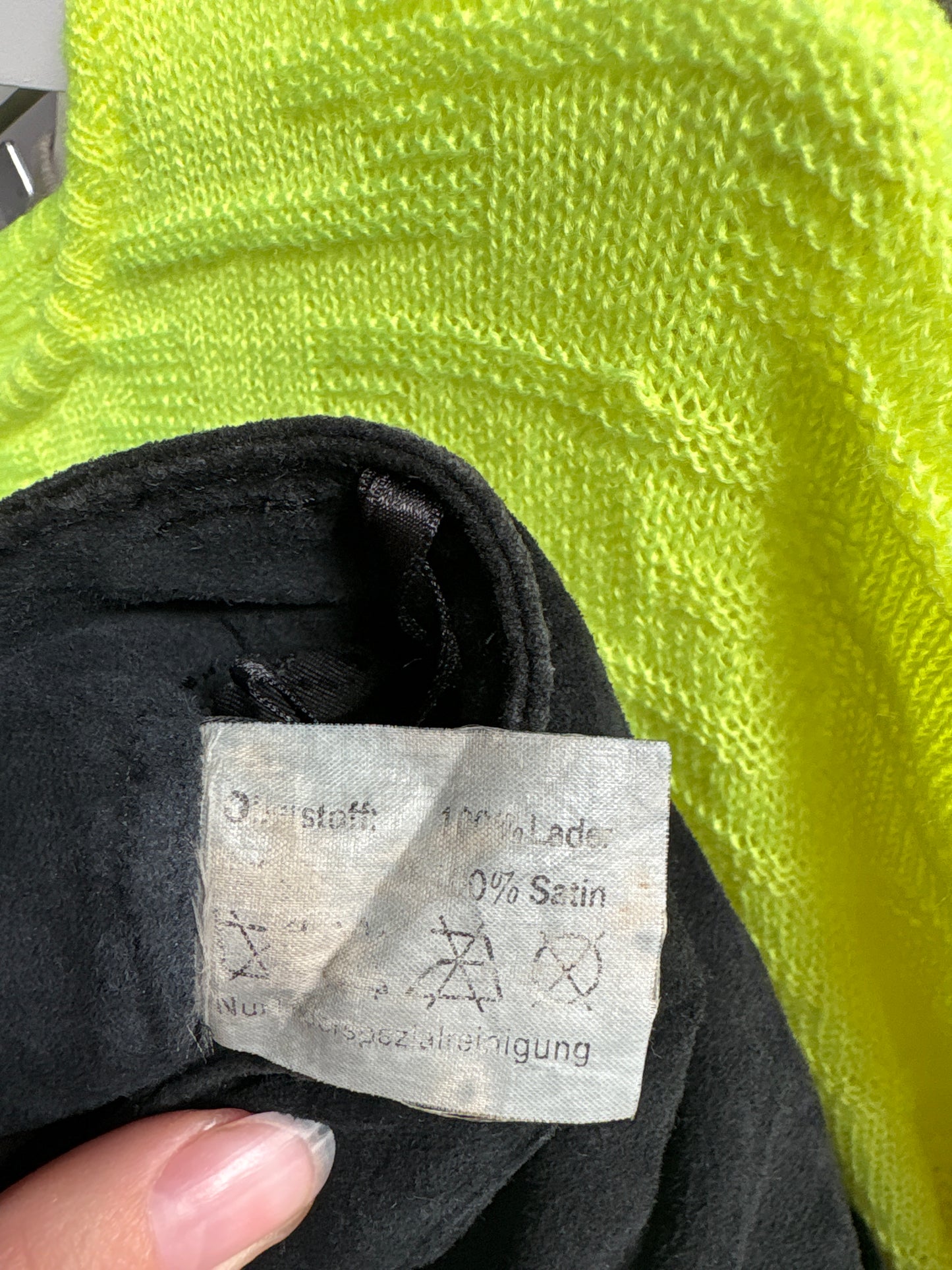 Pantaloni vintage negri din piele naturală întoarsă cu talie ultra înaltă