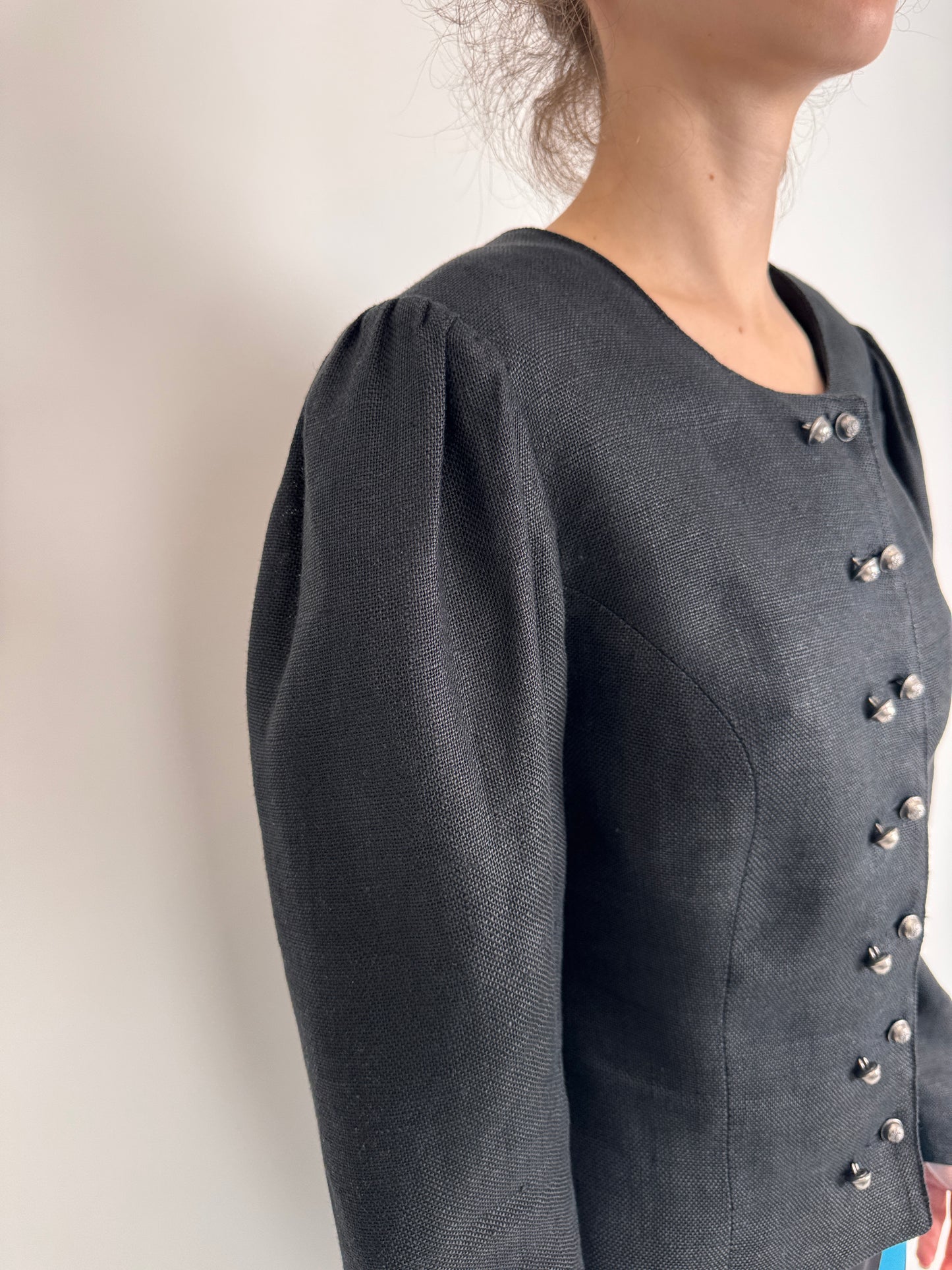 Sacou vintage cambrat din pânză de in și nasturi bijuterie