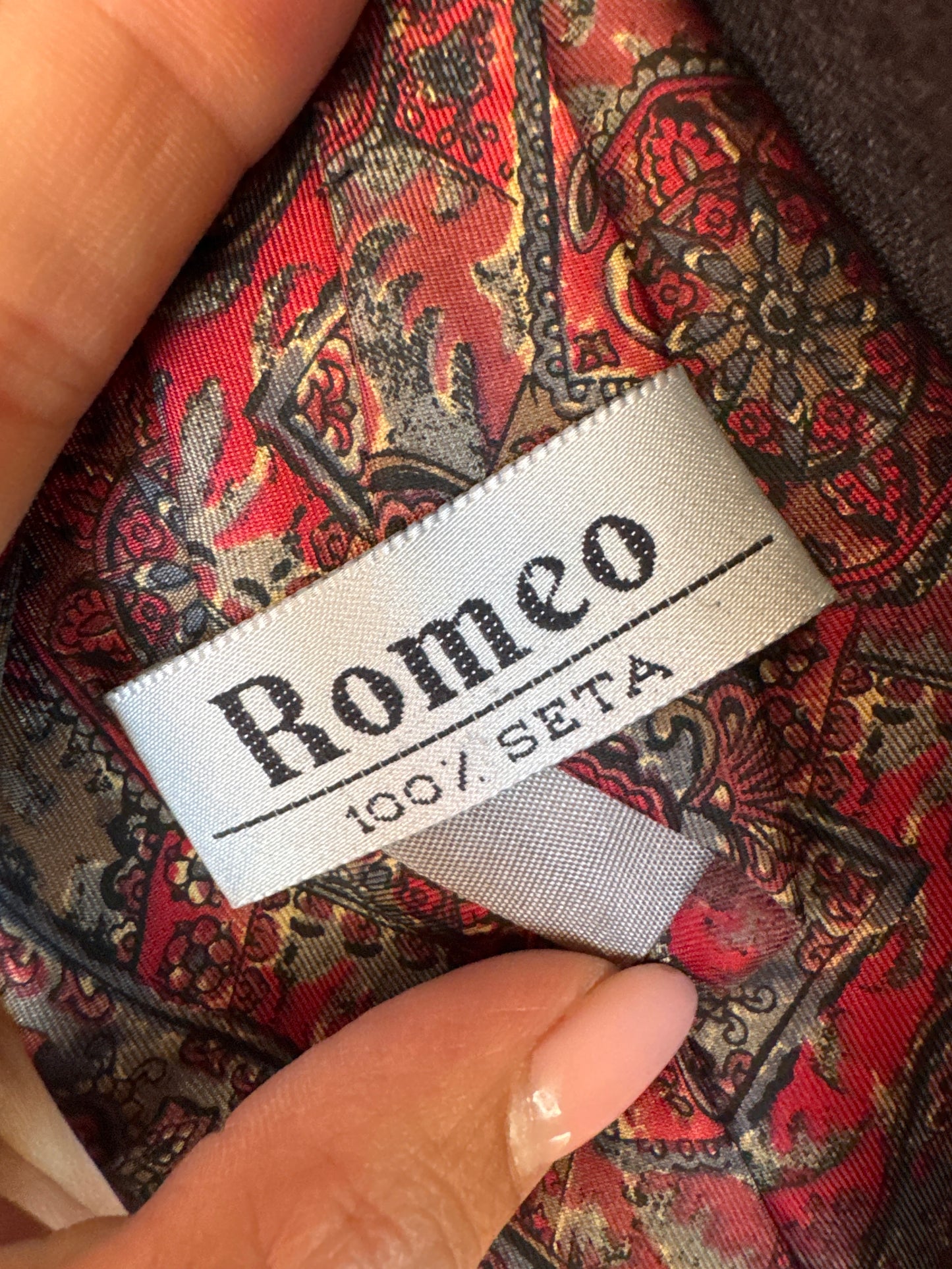 Cravata italiană cherry red cu print paisley din mătase naturală