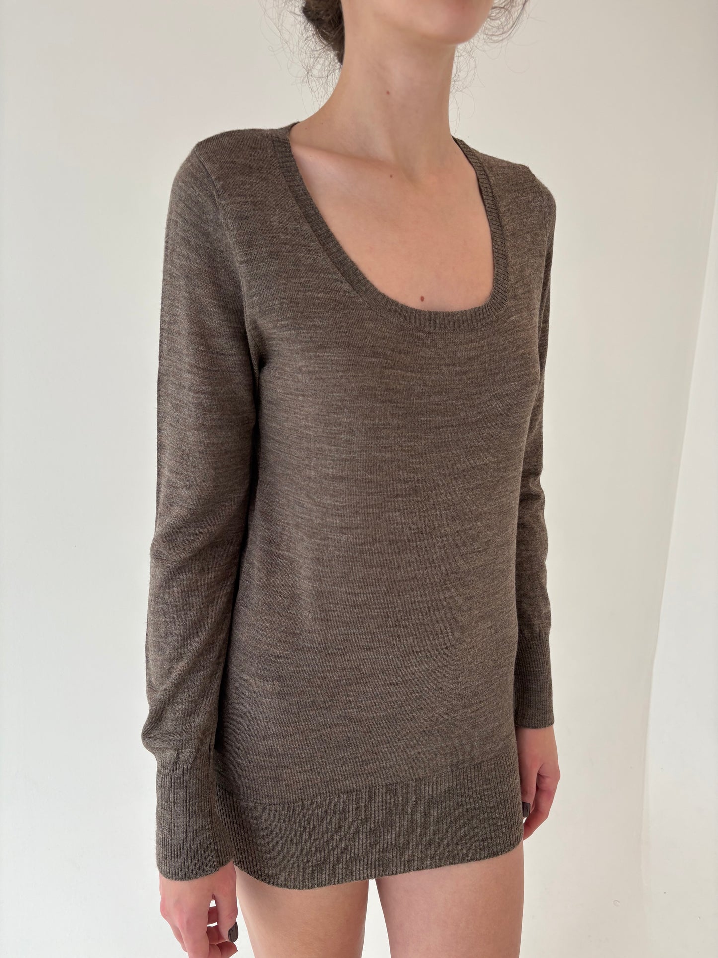 Pulover dark nude cu a sete ultra înaltă din lana extrafina