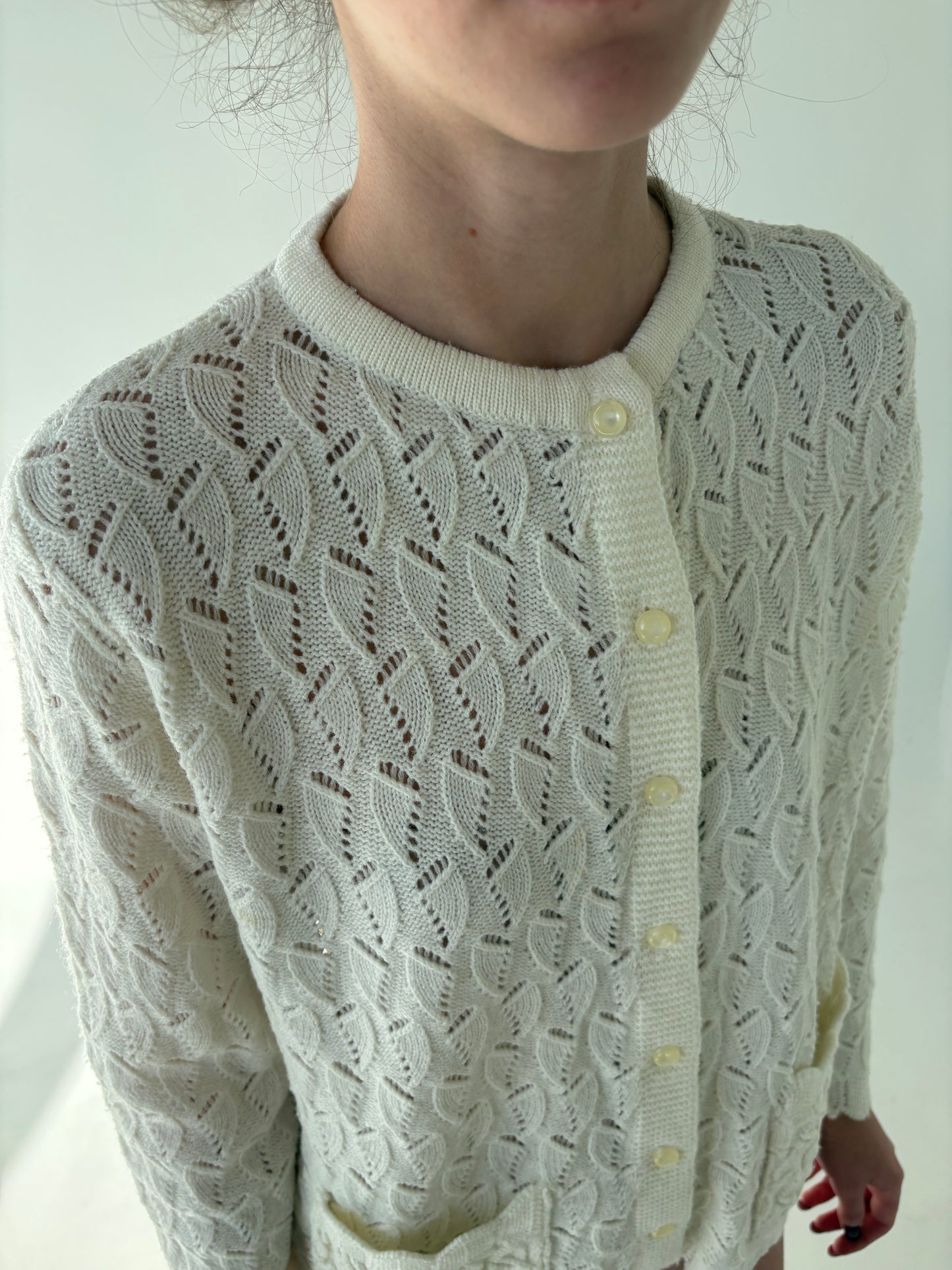 Cardigan vintage butter white dantelat din lana fina plină
