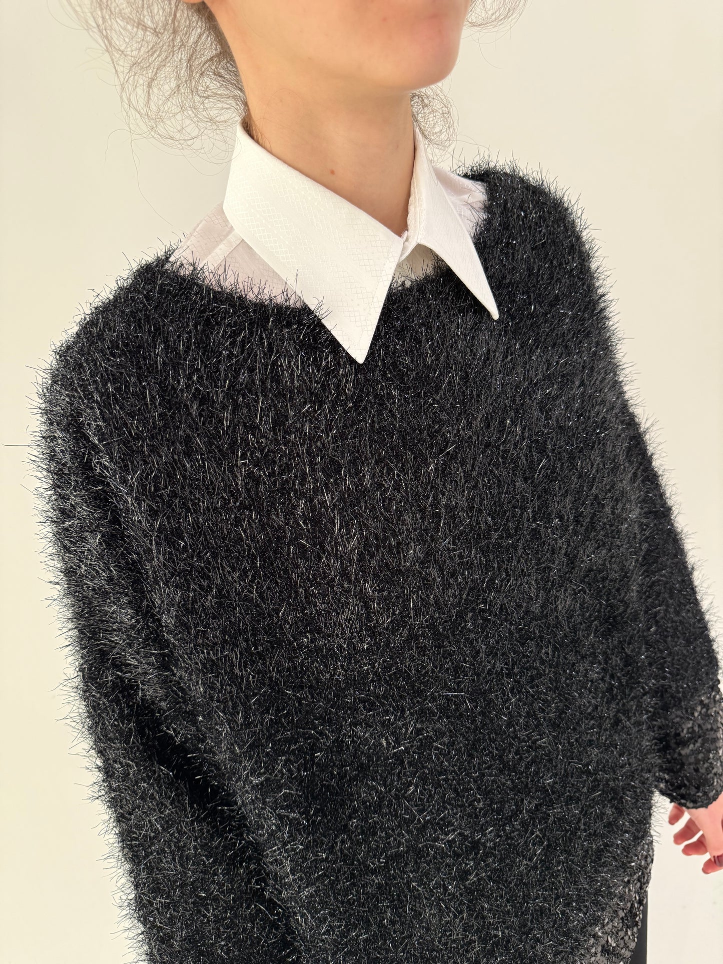 Pulover prețios din lurex în croi lejer