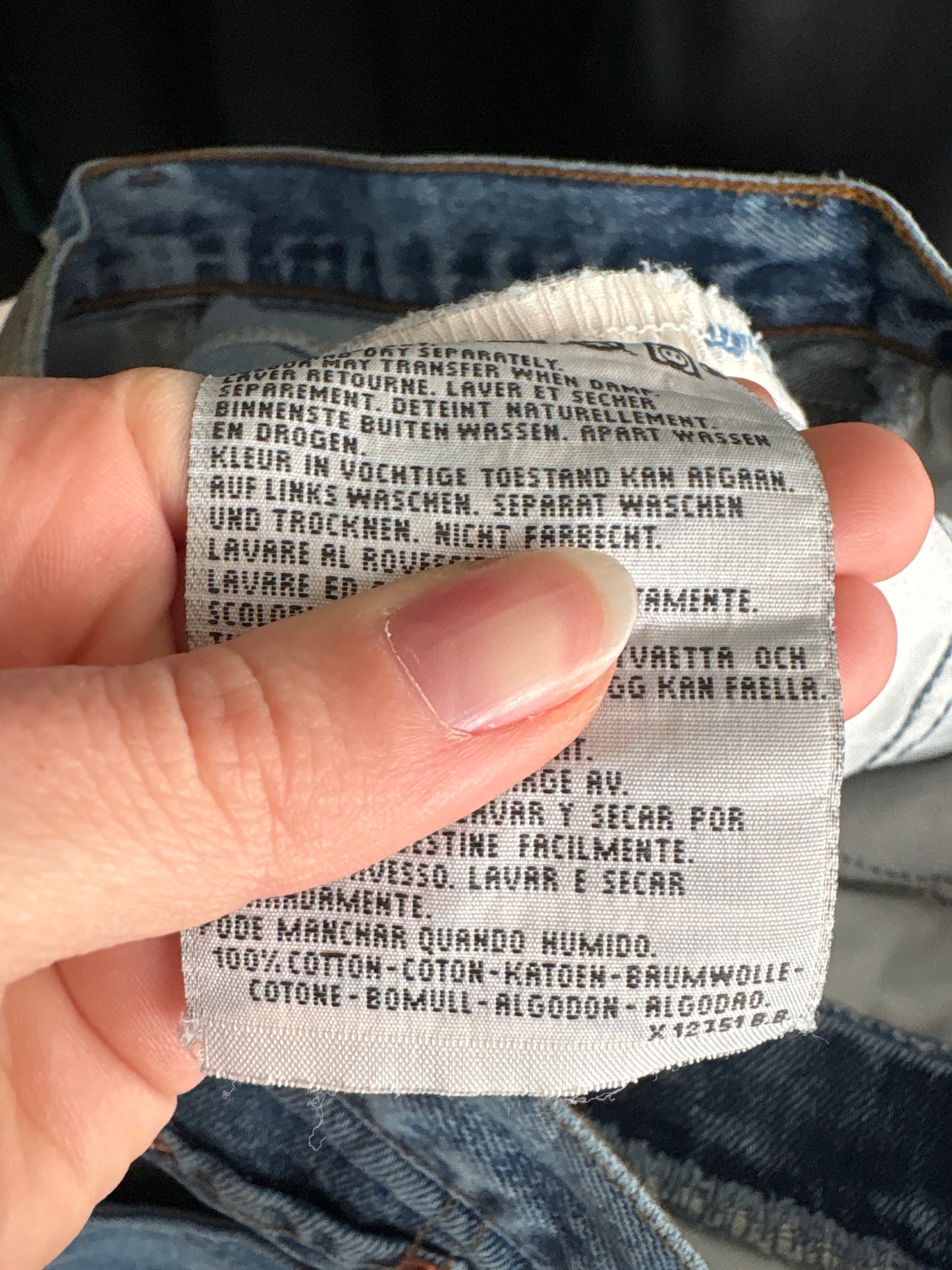 Jeans vintage Levi’s tall cu talie ultra înaltă mom fit