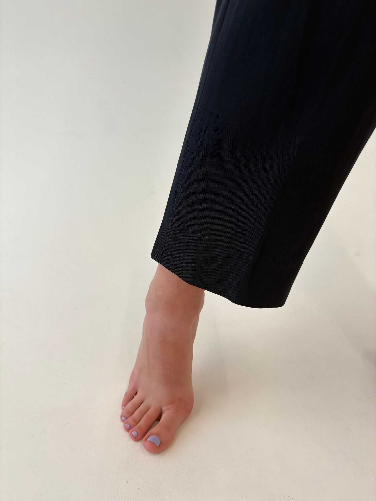 Pantaloni Navy din stofă de lana extrafina cu talie înaltă