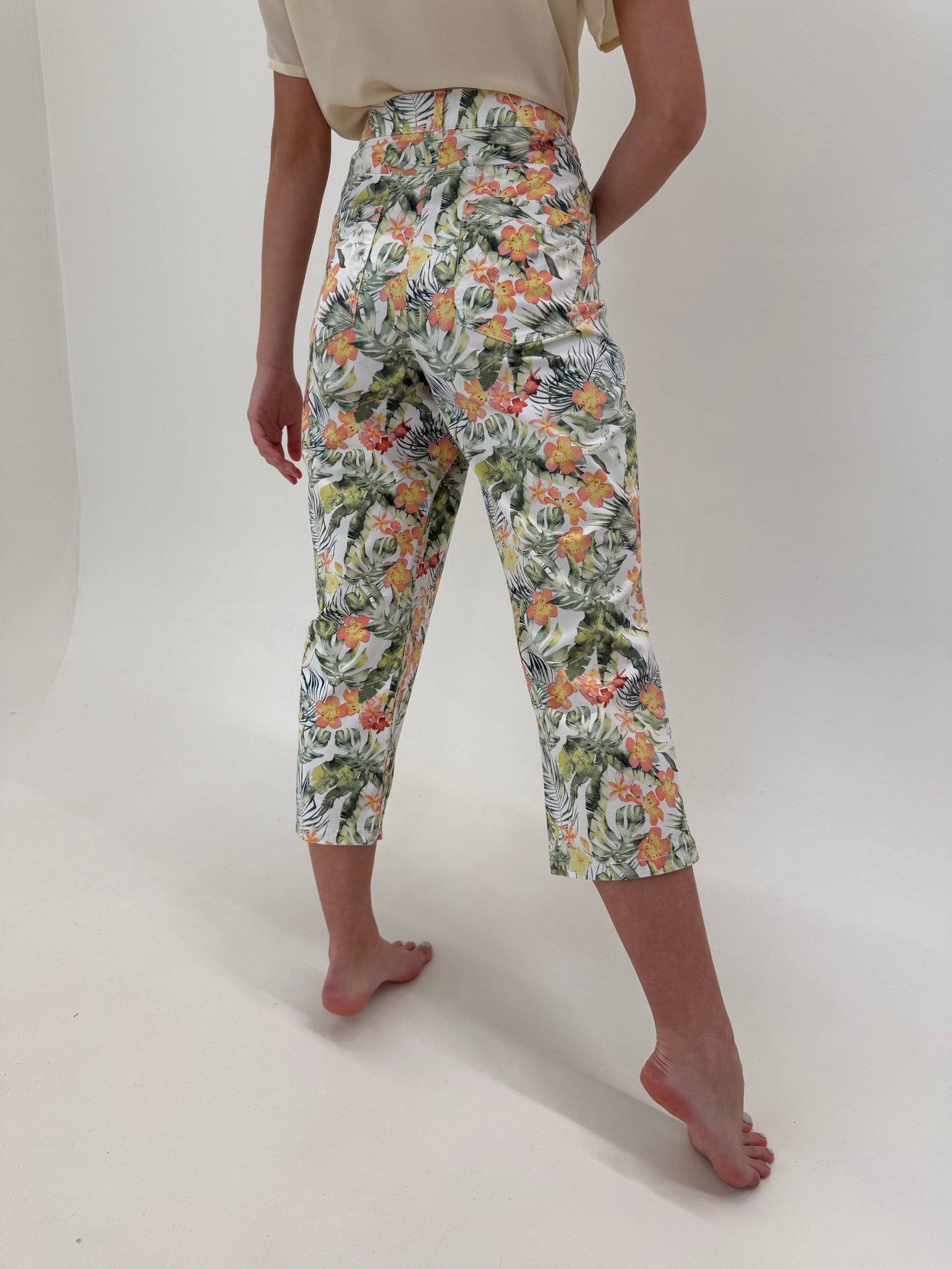 Pantaloni capri din bumbac modelator cu print organic superb