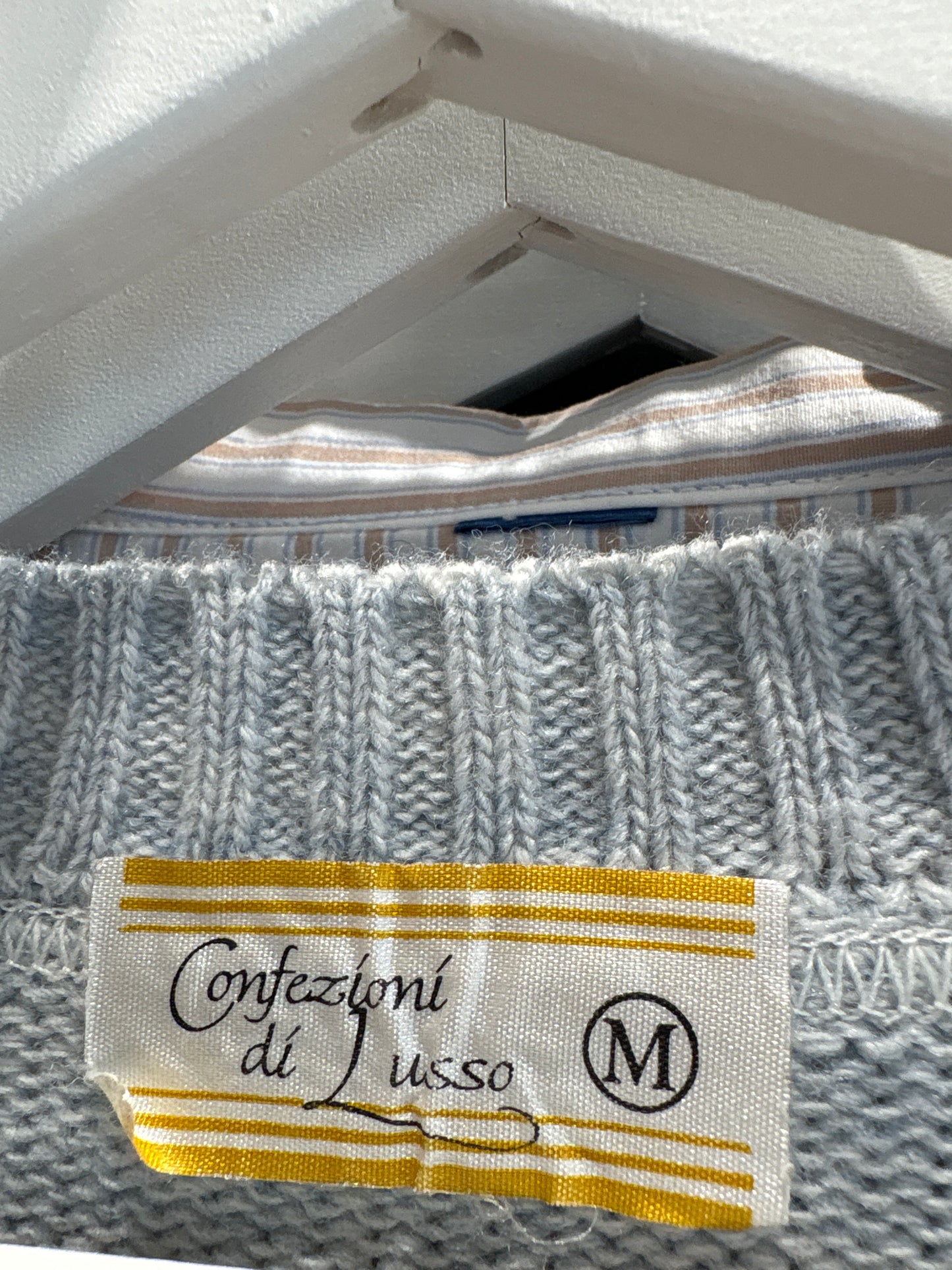 Cardigan vintage baby Blue de gramaj mate din lana extrafina brodat manual