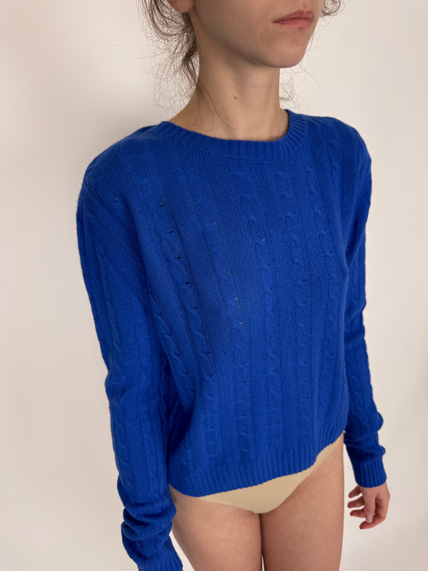 Pulover subtire albastru regal cin lana merino extrafina cu torsade