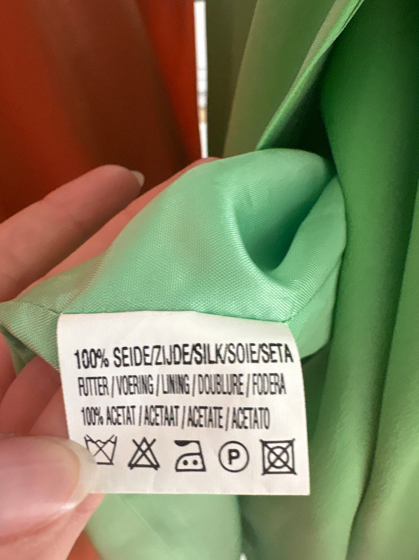 Fustă petrecută din mătase naturală in croi deosebit