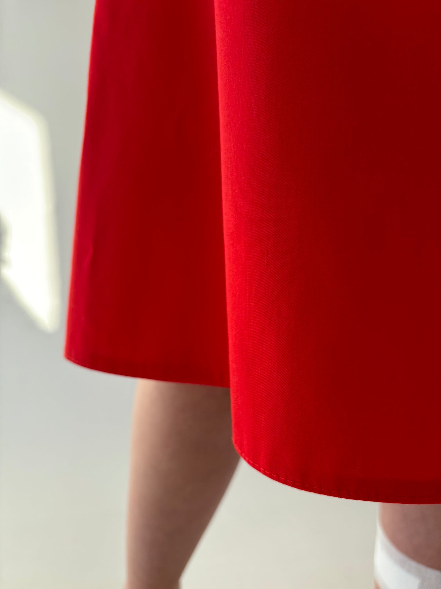 Fustă vintage roșu tare din stofă extrafina de lana cu buzunare
