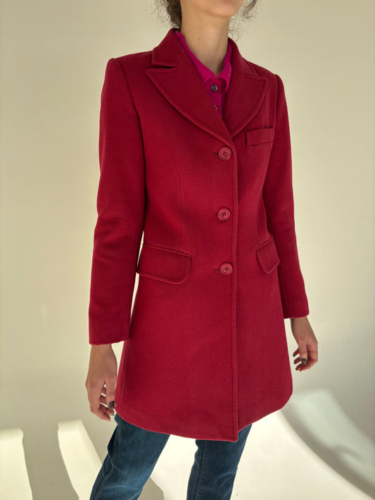Palton rasberry red ușor cambrat cu revere late din lana extrafina