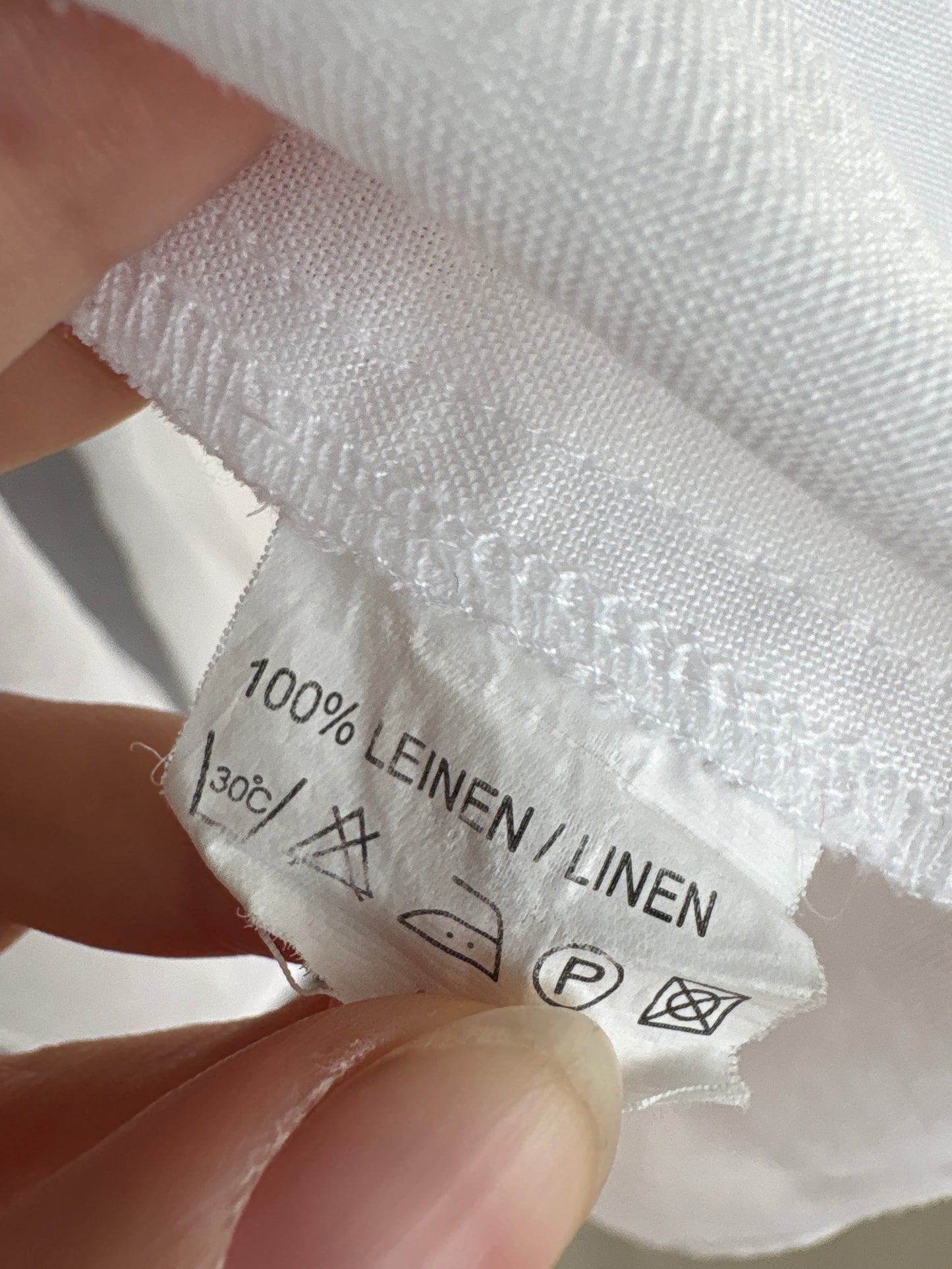 Cămașa din in premium în croi minimalist