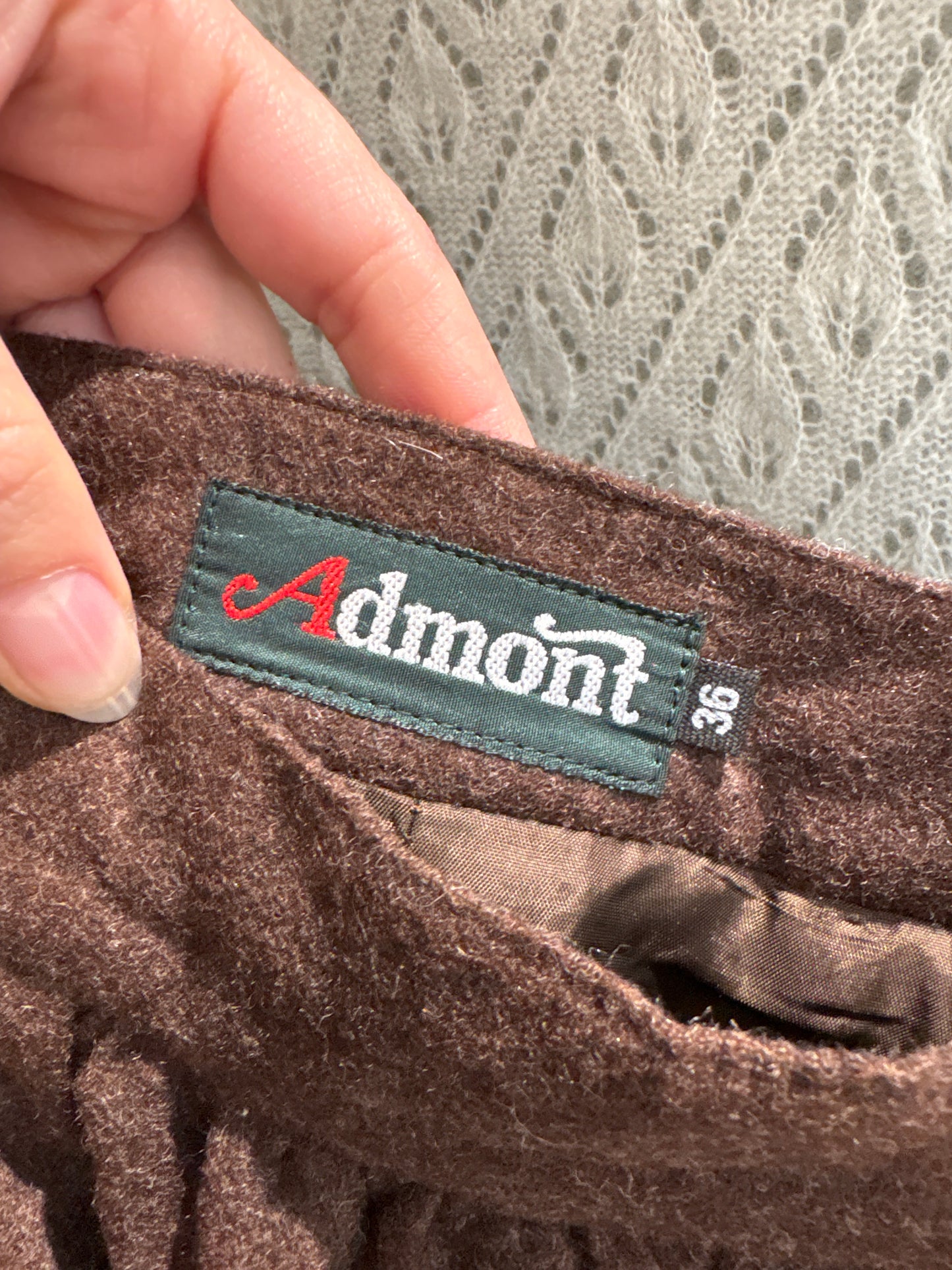 Fustă vintage groasa chocolate brown în croi super amplu cu buzunare