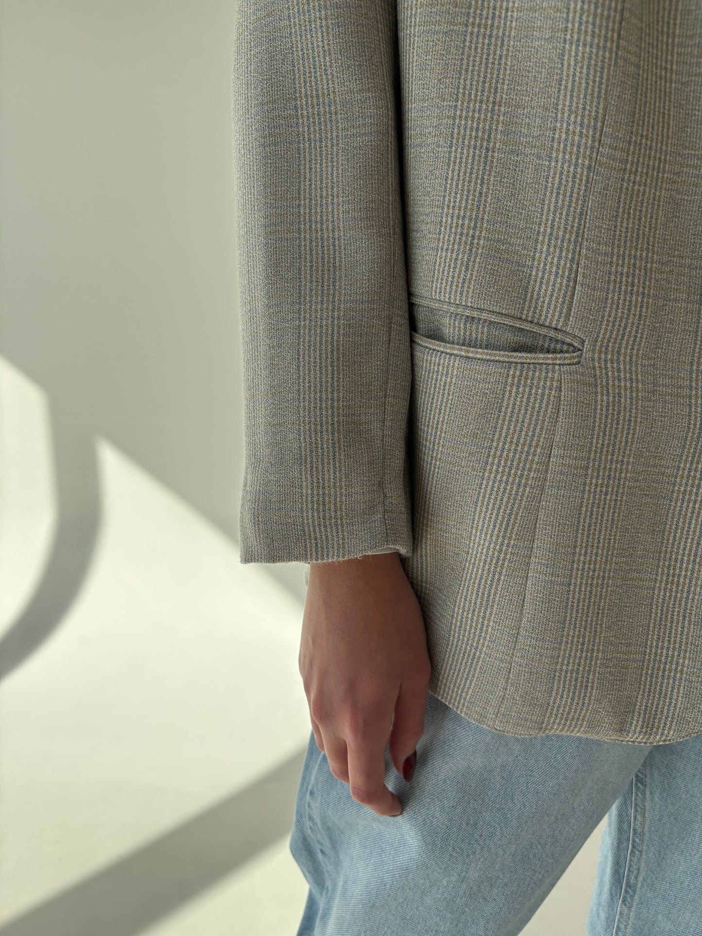 Sacou italian petite warm gray în carouri fine din lana pura extrafina certificată