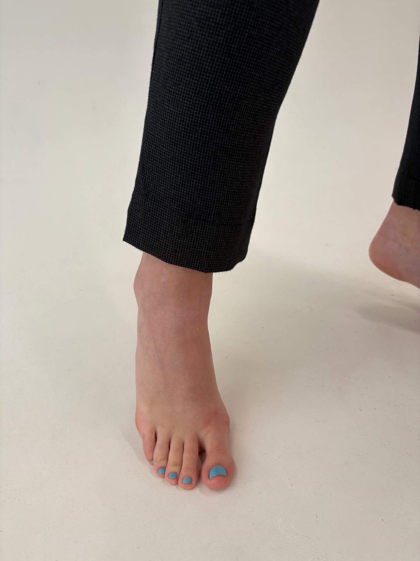 Pantaloni tall țigaretă din lana extrafina cu talie ultra ultra înaltă