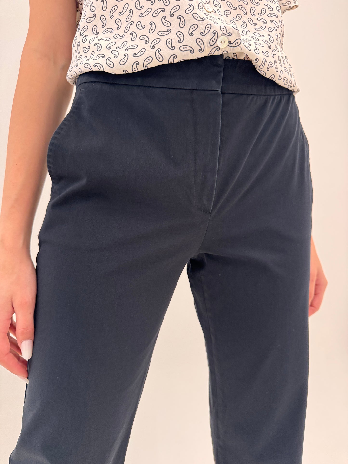 Pantaloni chinos negri Max Mara petite din poplin modelator de bumbac