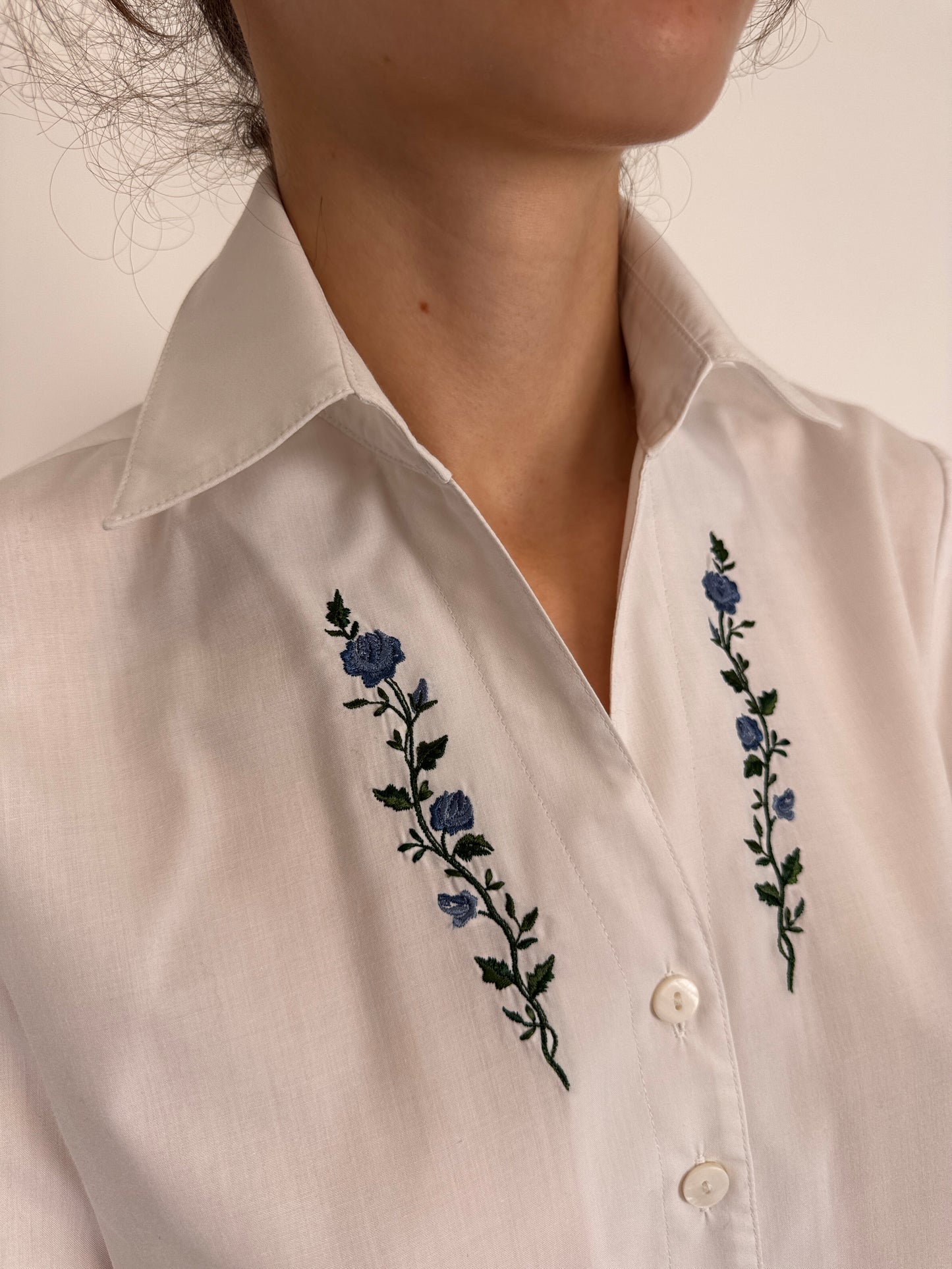 Cămașa vintage în croi ușor cambrat cu broderie din bumbac