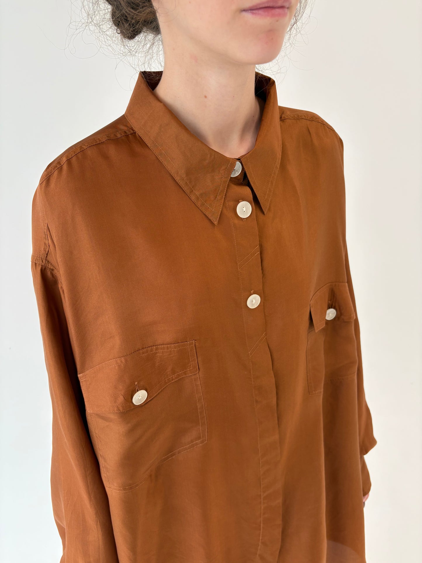 Cămașa caramel brown în croi oversized din mătase naturală