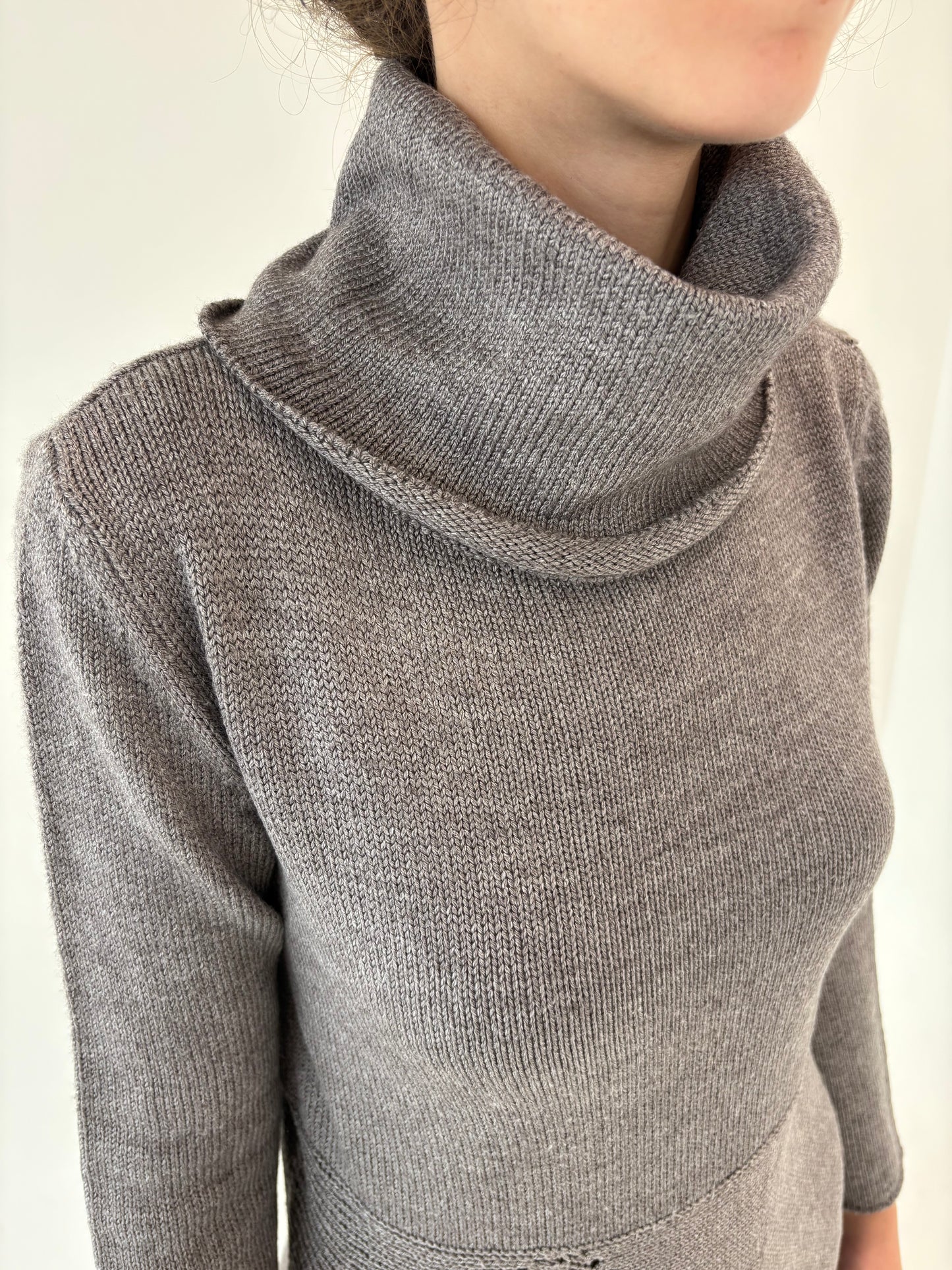 Maleta silver gray cu guler sal din lana merino extrafina de gramaj mare