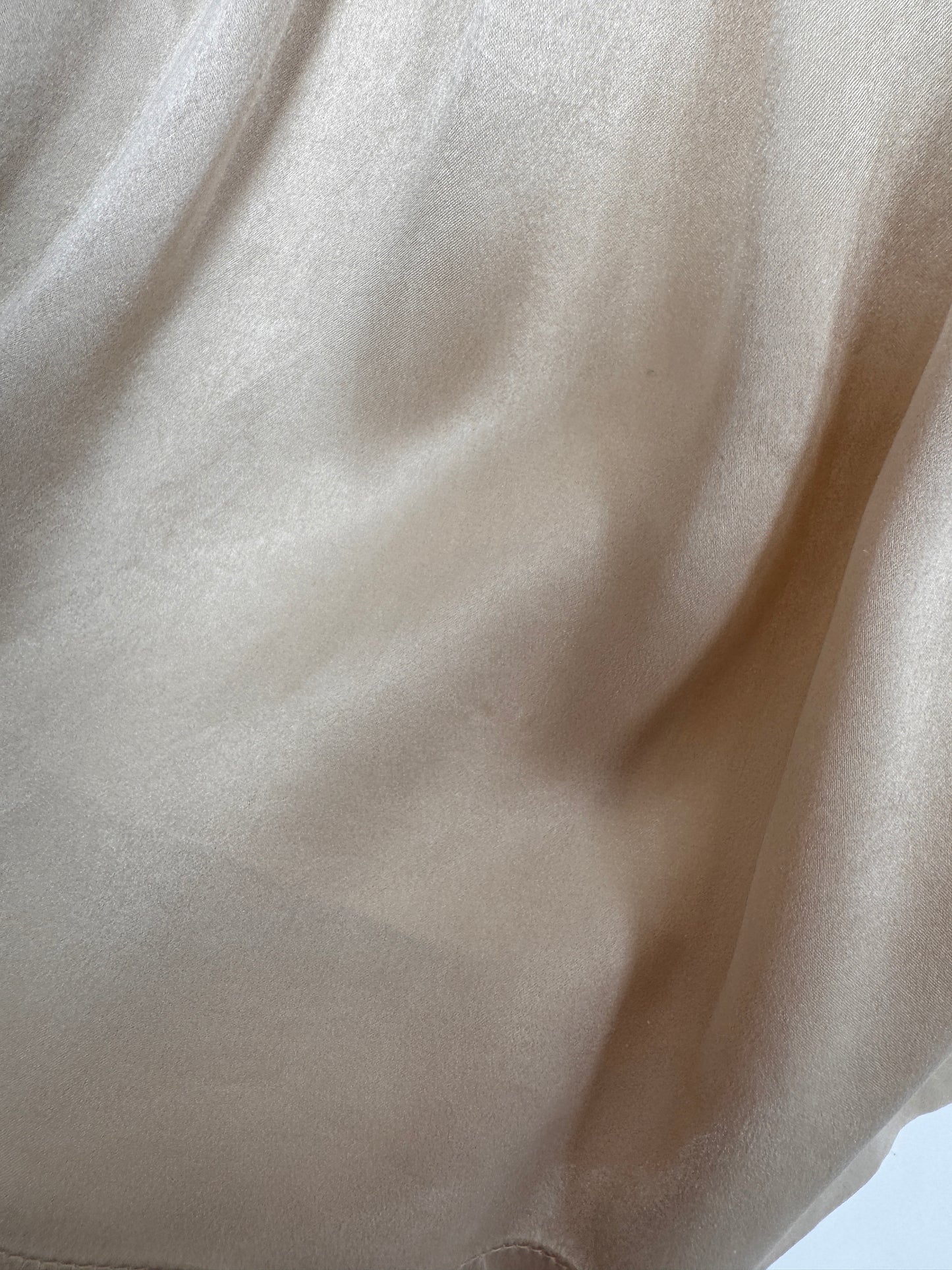 Bluză beige cu efect de peplum din mătase naturală și mâneci ample