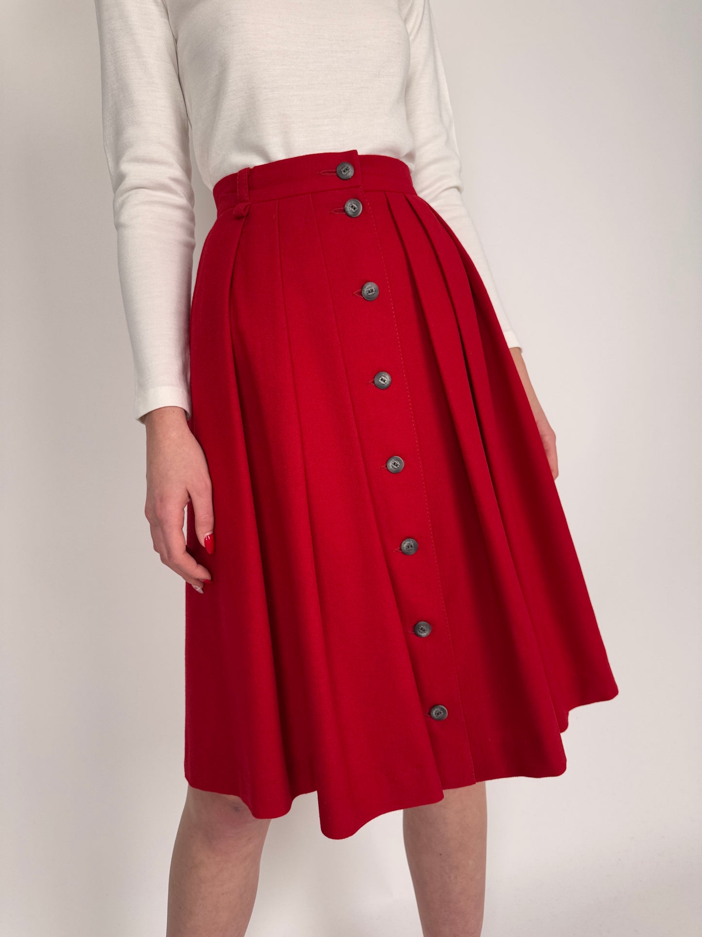 Fustă amplă plisată cherry red din lana plină extafina și talie marcată