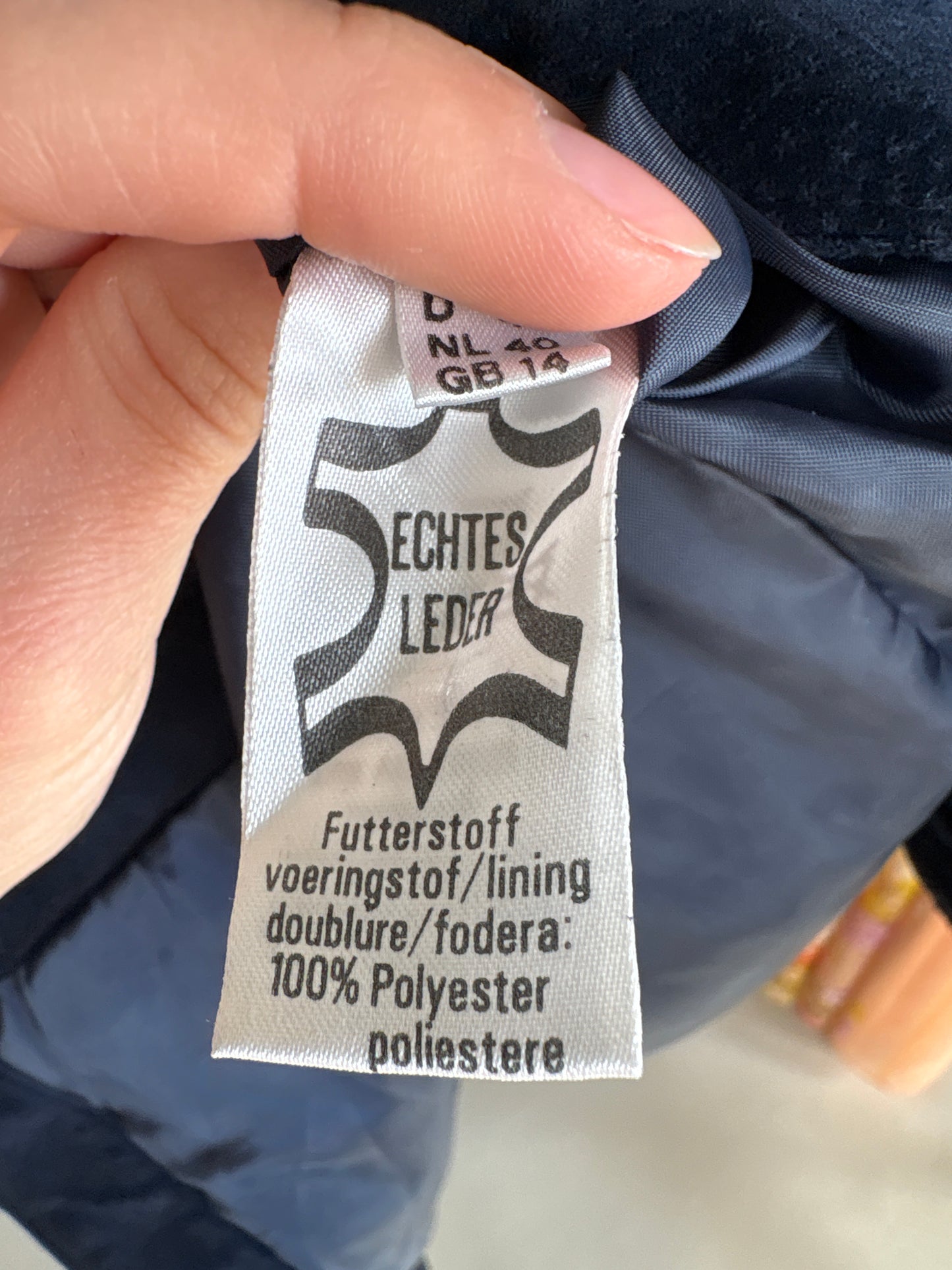 Geacă vintage în stil chanel din piele naturală întoarsă cu nasturi metalici aurii