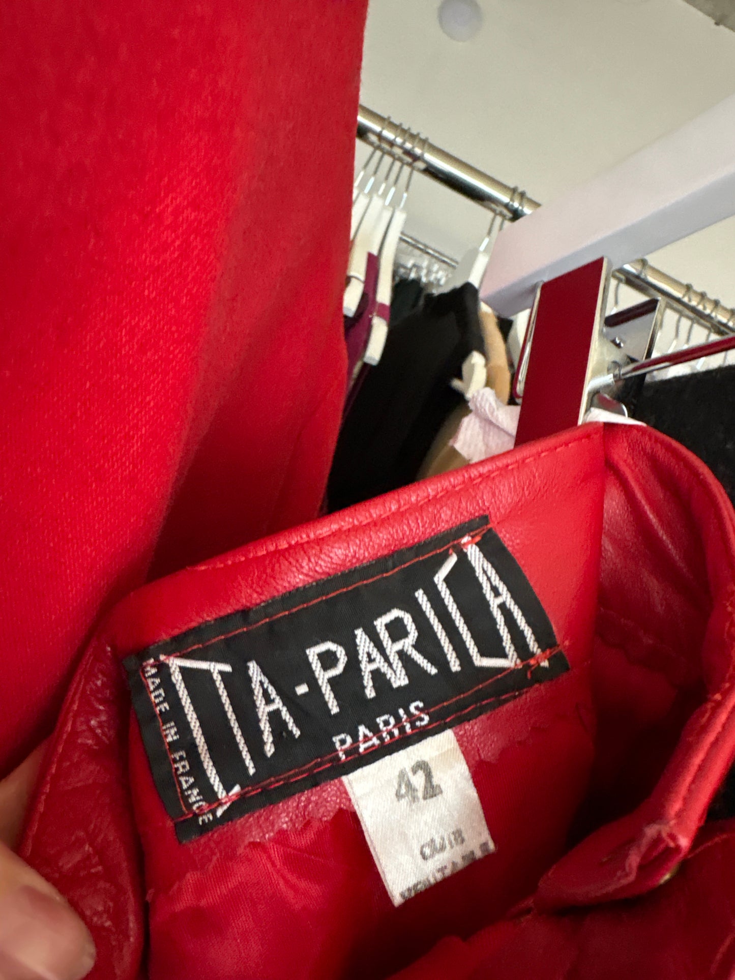 Fustă roșie din piele naturală moale cu talie ultra înaltă marcată a