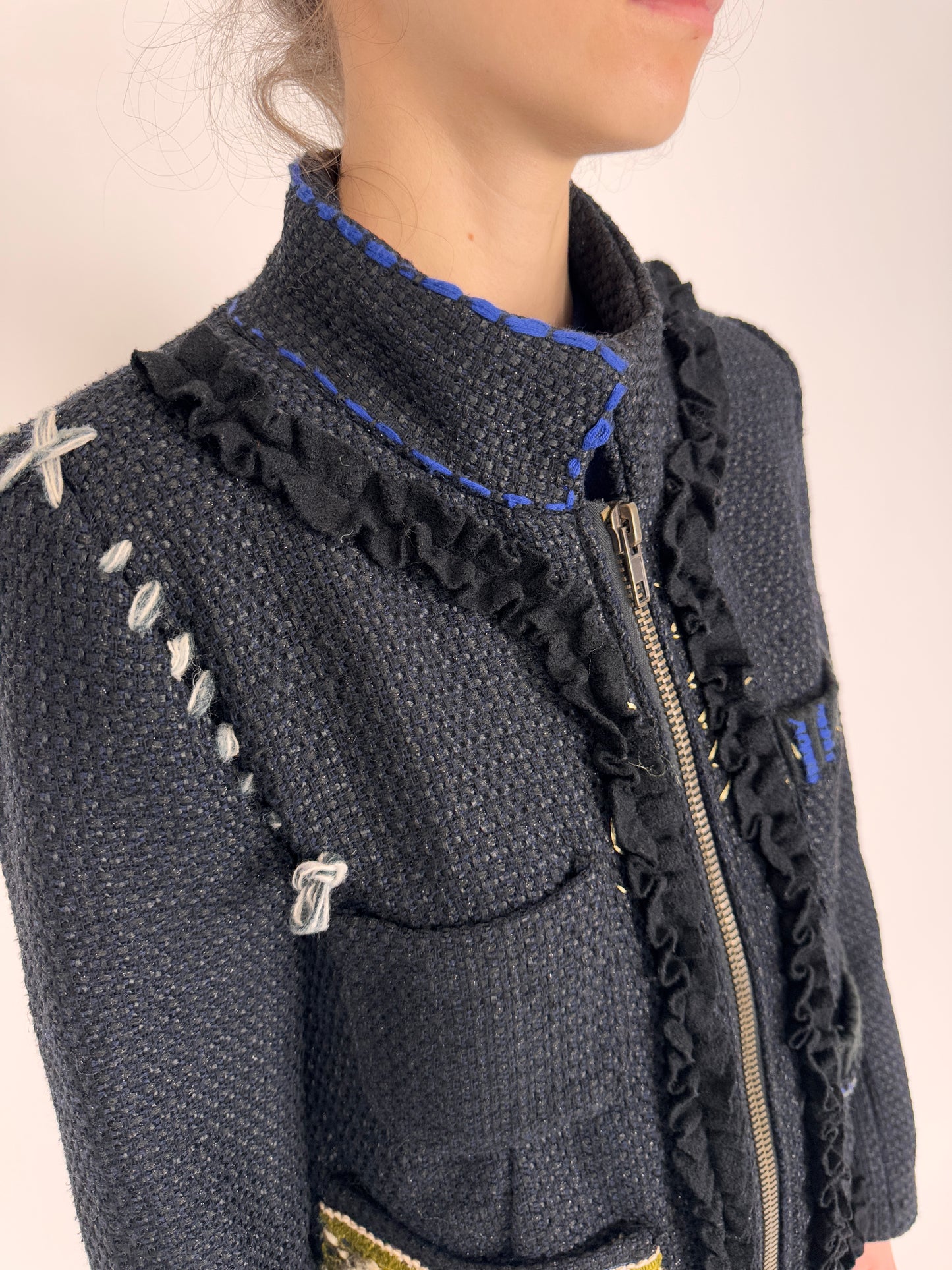 Jacheta Desigual din tweed din mix de lana cu broderie și aplicații