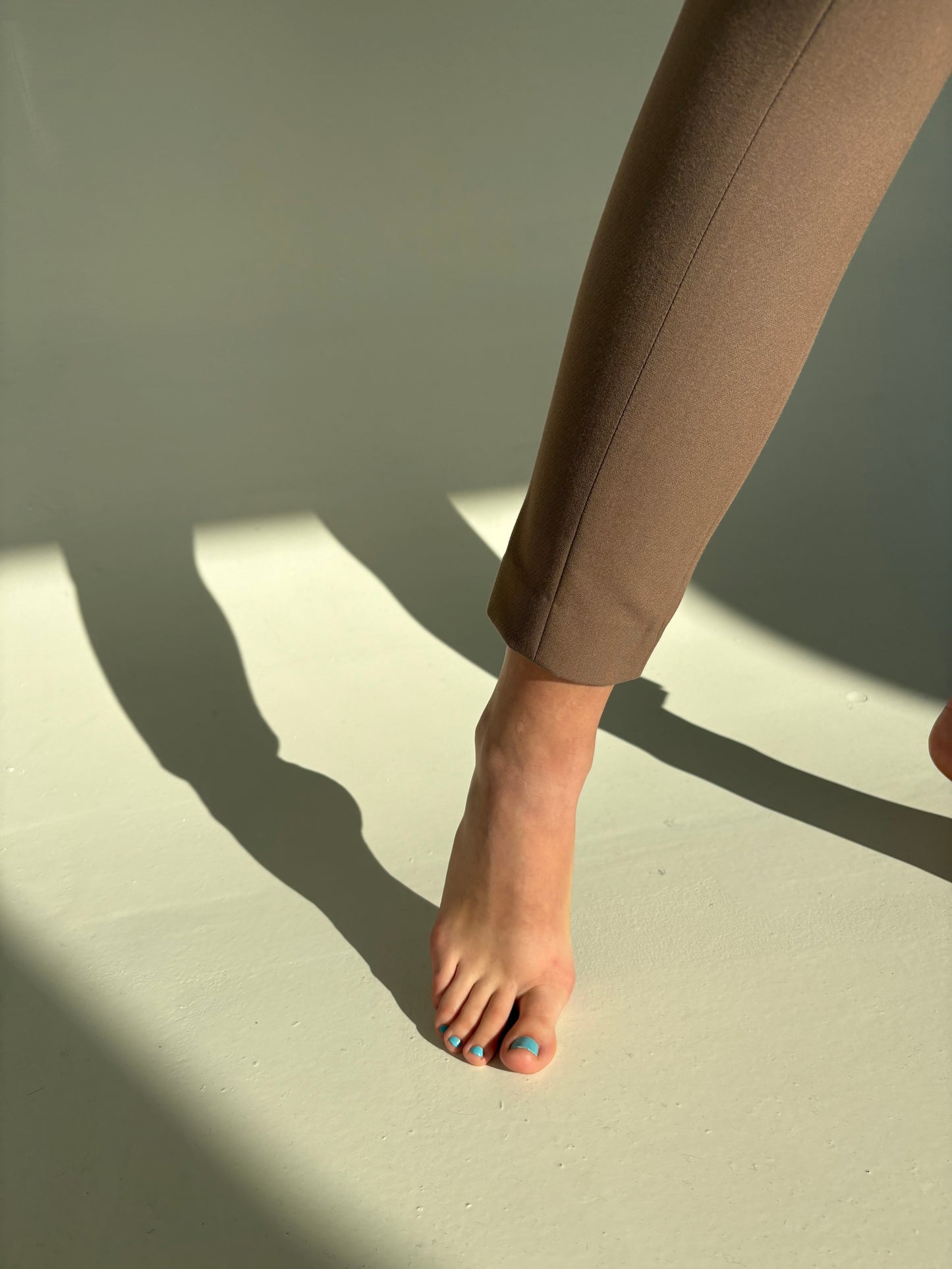 Pantaloni cafe au lait Stefanel din lana extrafina strech