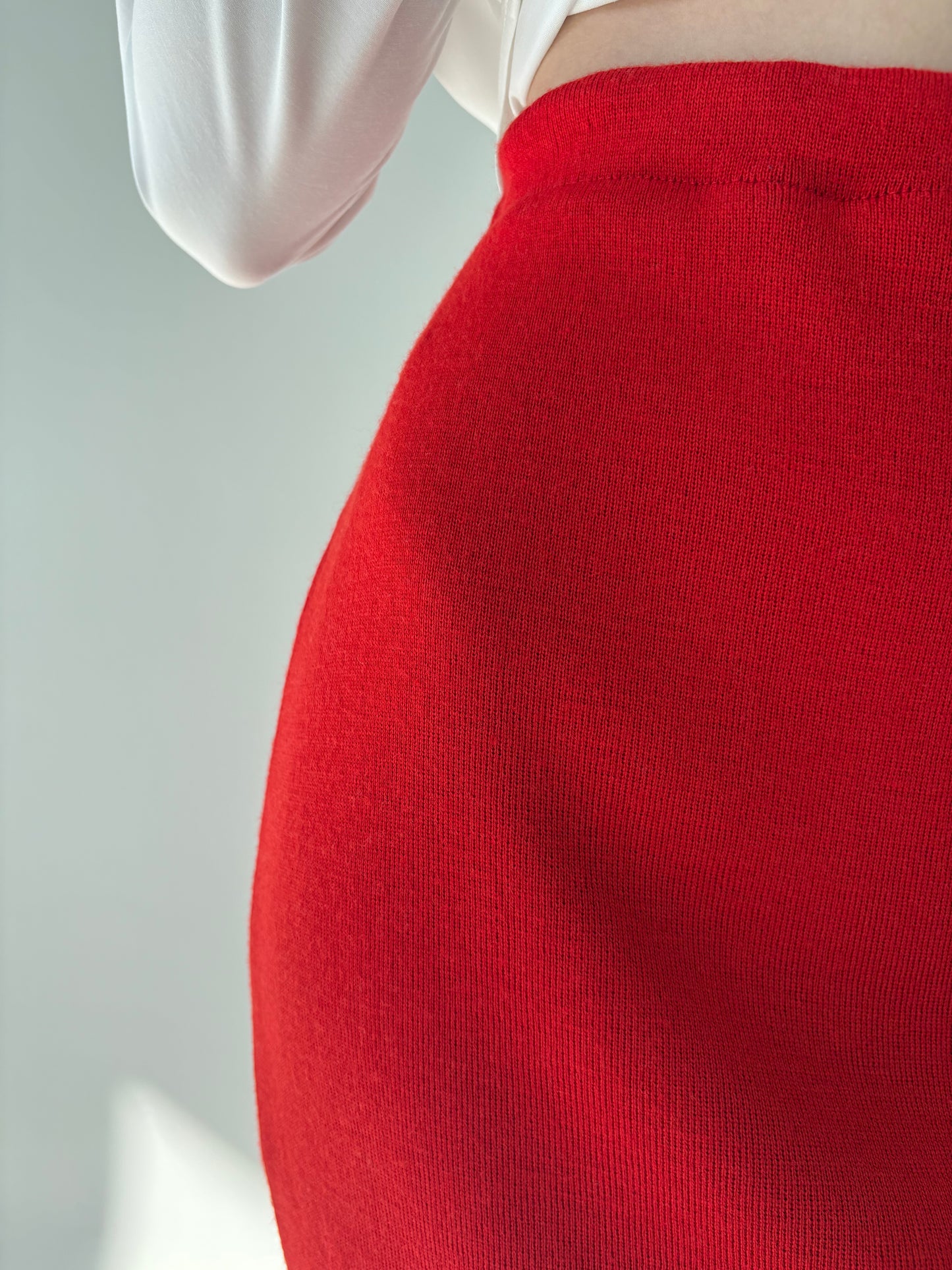 Fustă cherry red din tricot de lana extrafina