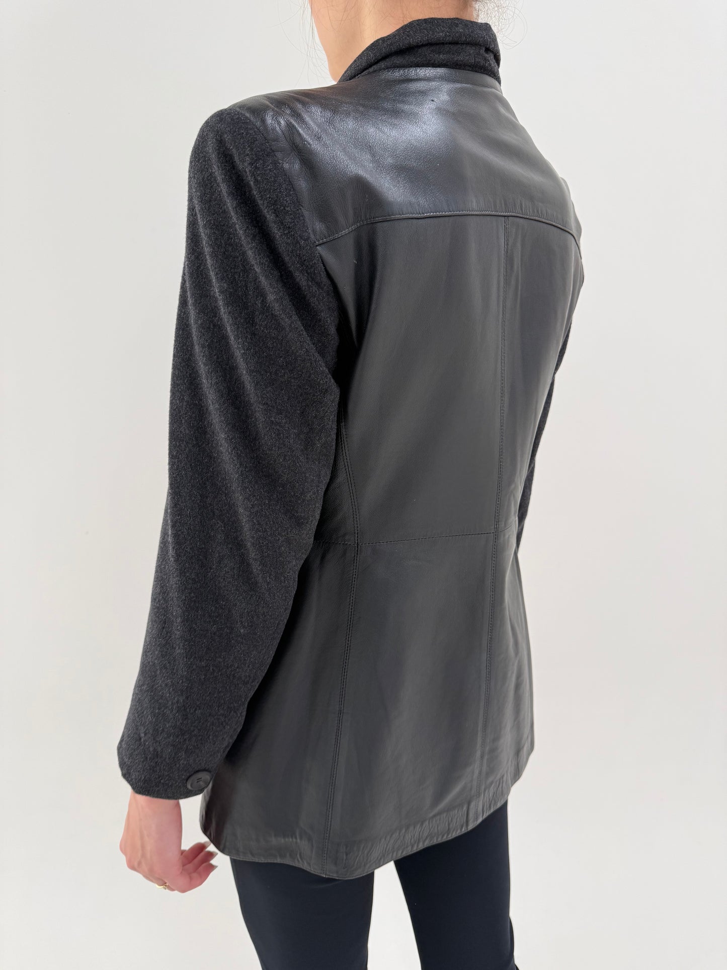 Sacou cambrat Laurel by Escada din piele naturală și lana extrafina