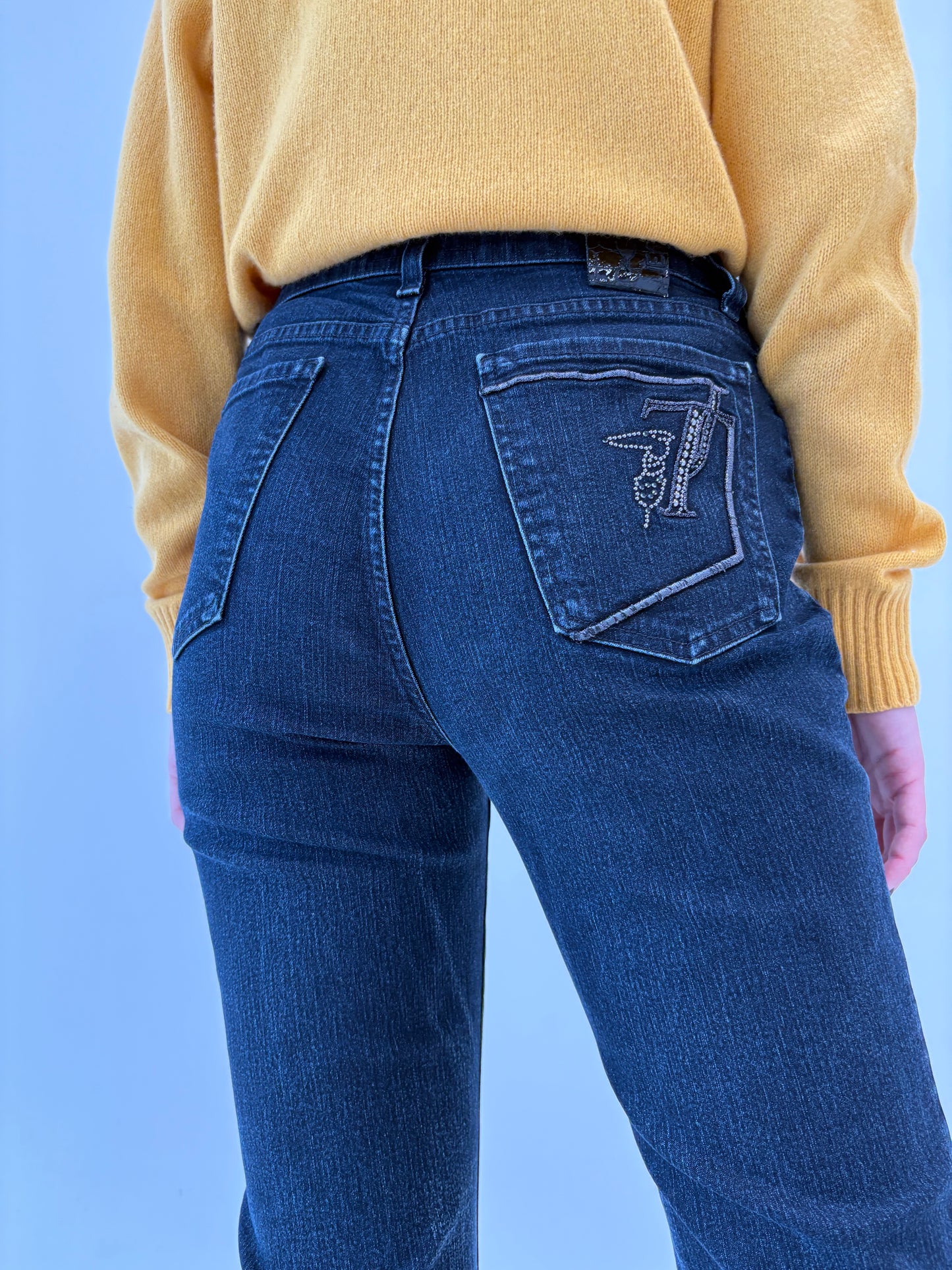 Jeans vintage luxury Trussardi dark wash modelator