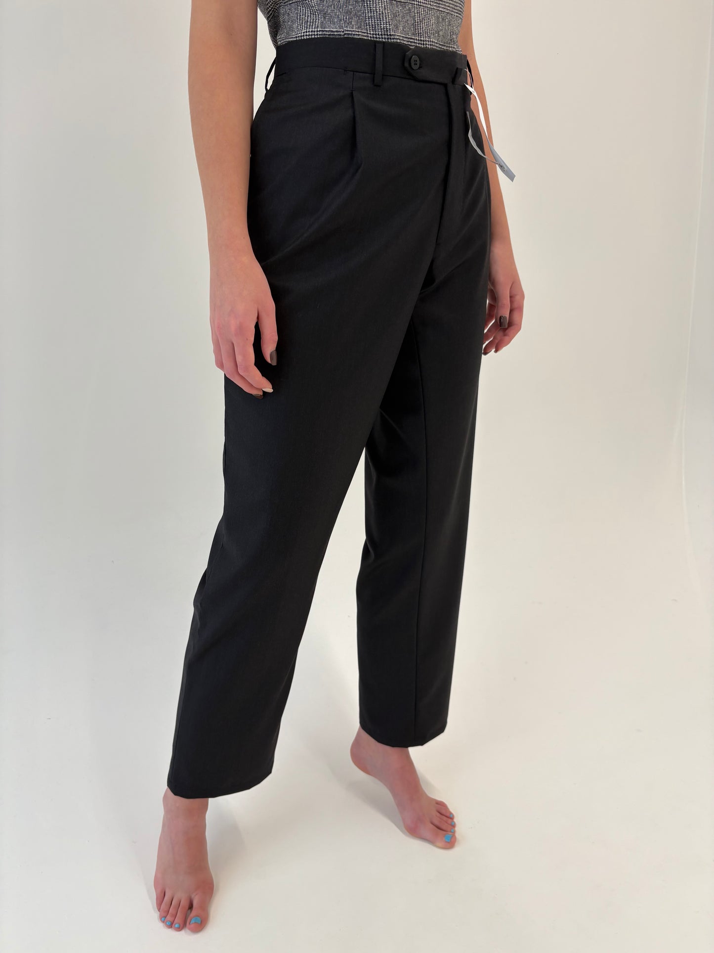 Pantaloni noi cu etichetă din cea mai fină stofă de lana neagră de la zi la seară