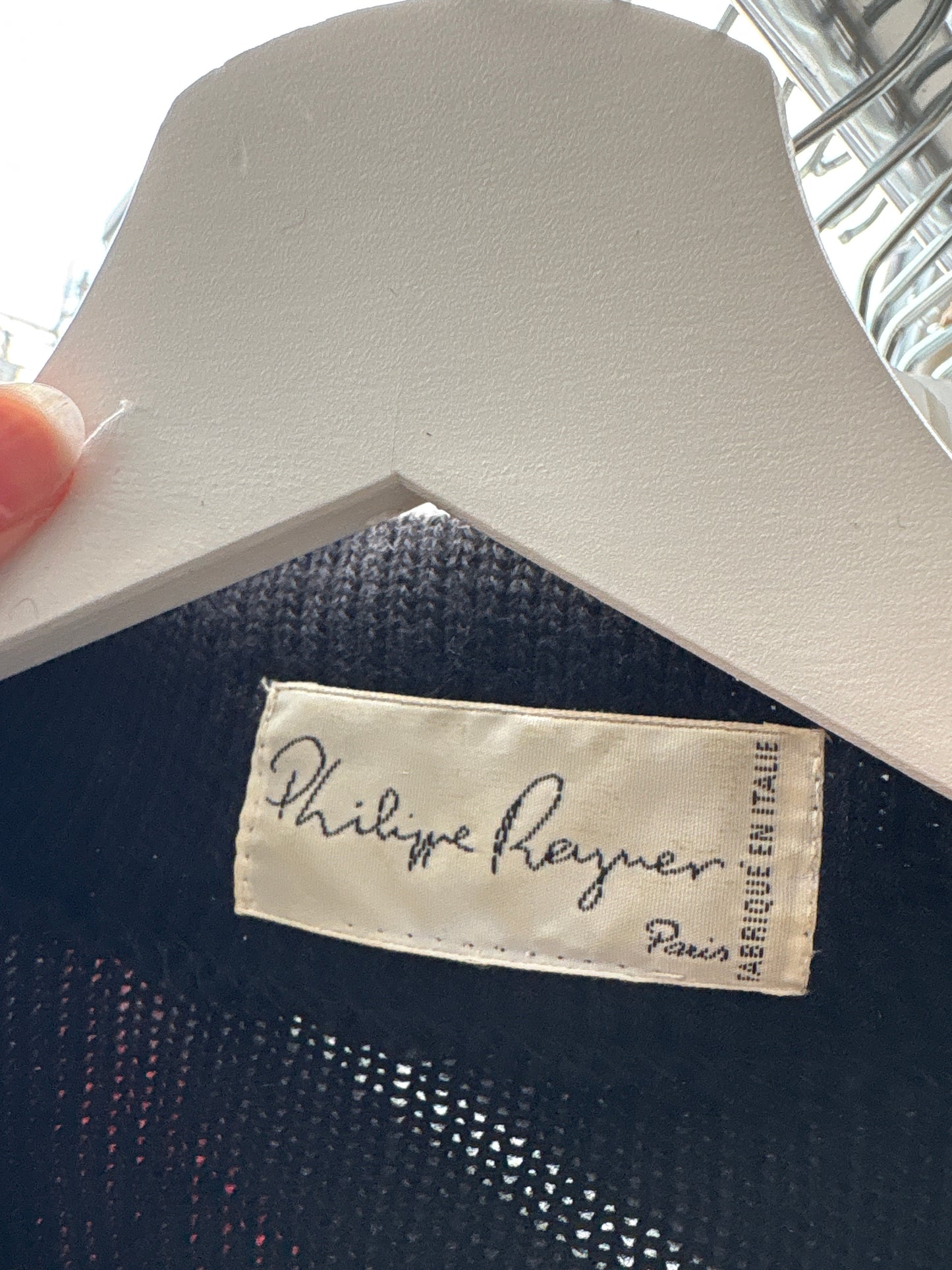 Capă neagră italiană cu aplicație 3D din lana extrafina