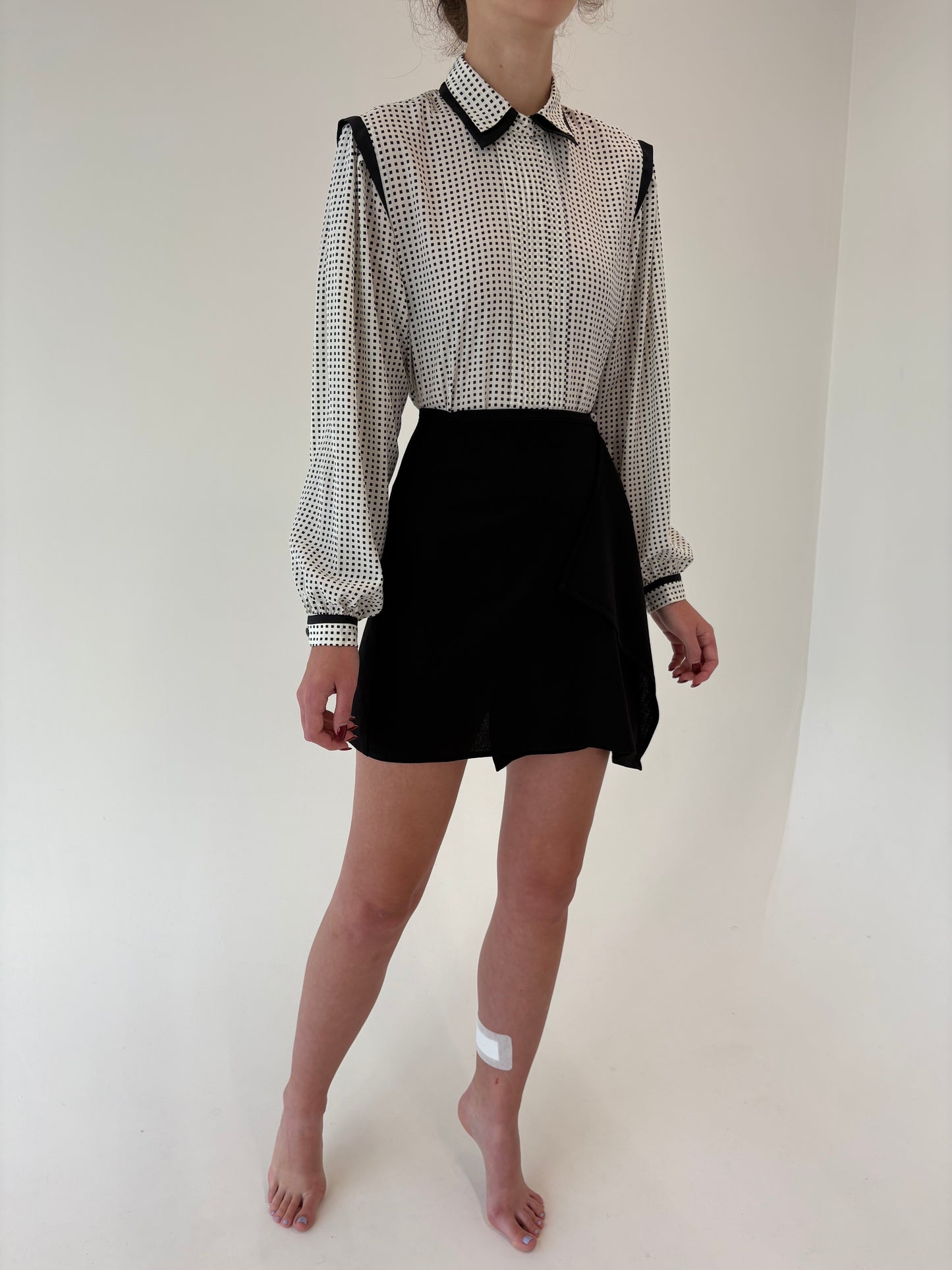 Fustă neagră mini petecuta din lana pura extrafina certificată