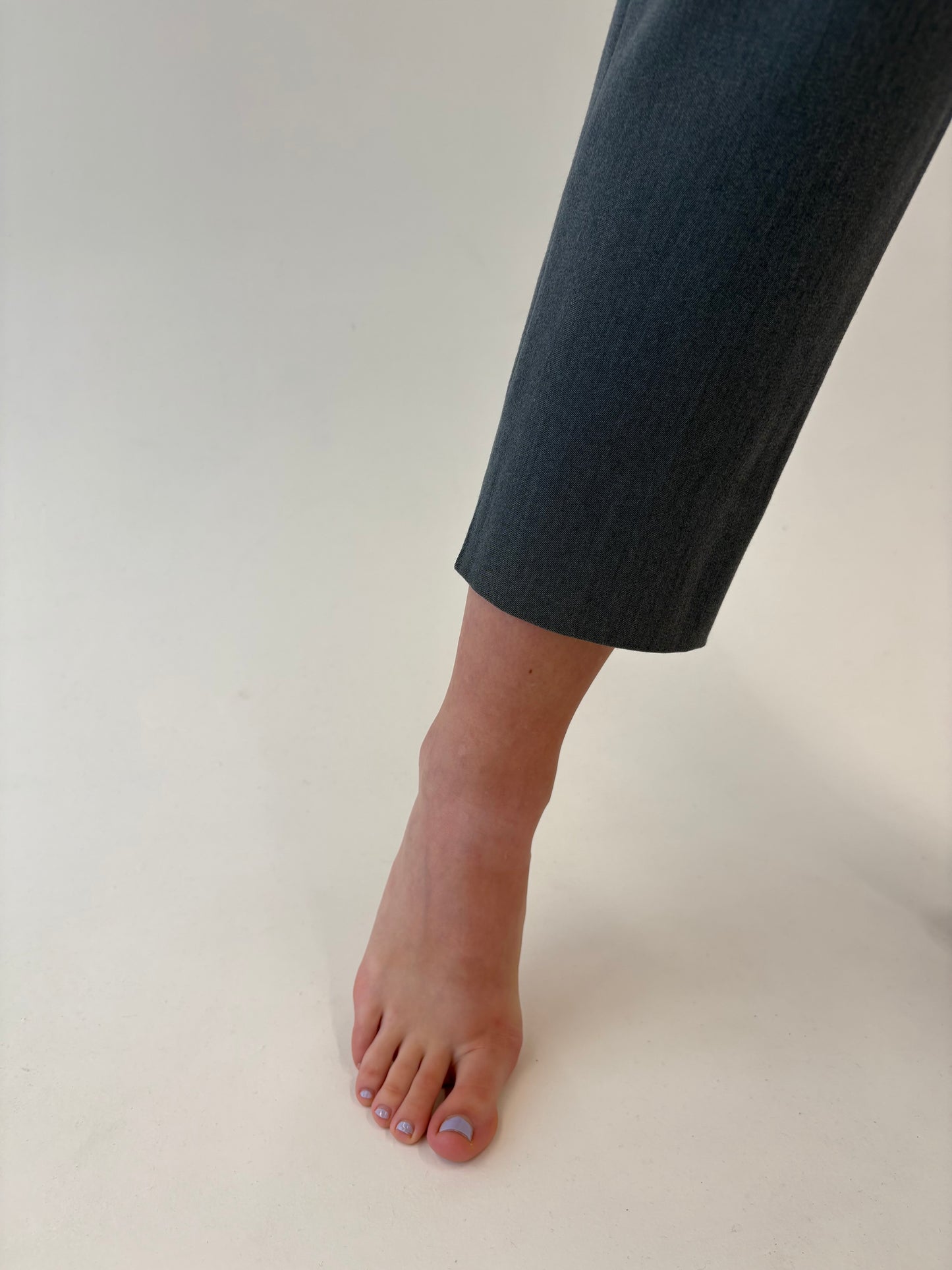 Pantaloni țigaretă cu talie ultra înaltă din lana extrafina cu mătase naturală