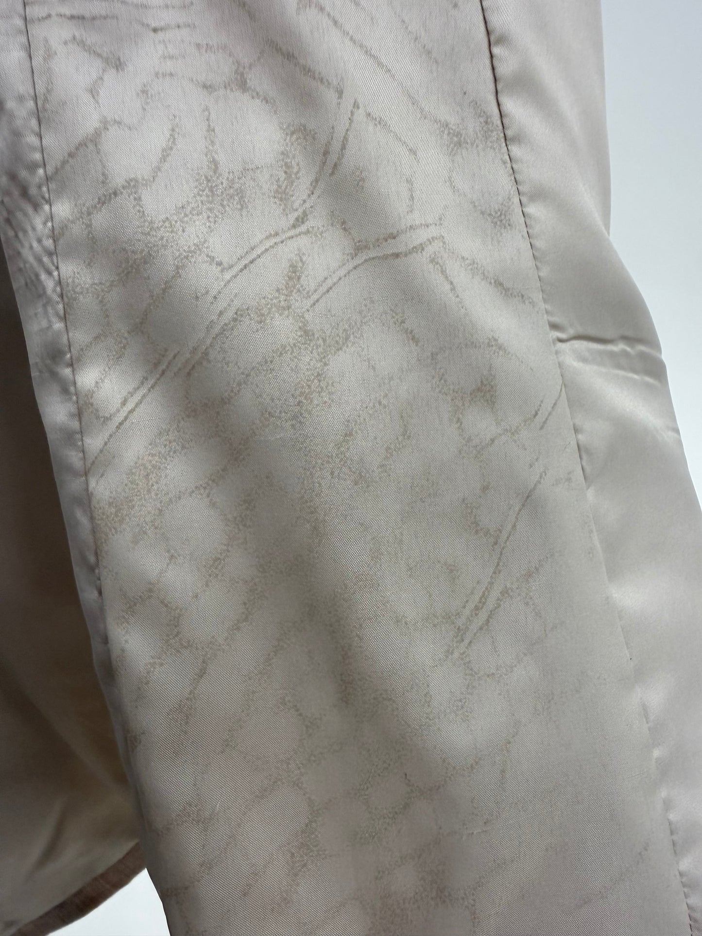 Sacou nude cambrat petite cu umeri accentuați din lana lightweight