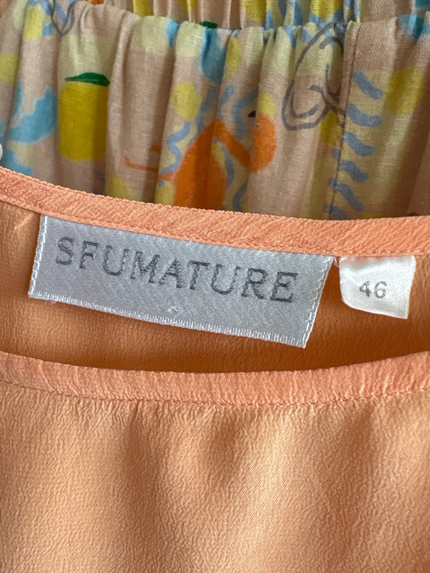 Top peach orange din mătase naturală în croi minimalist