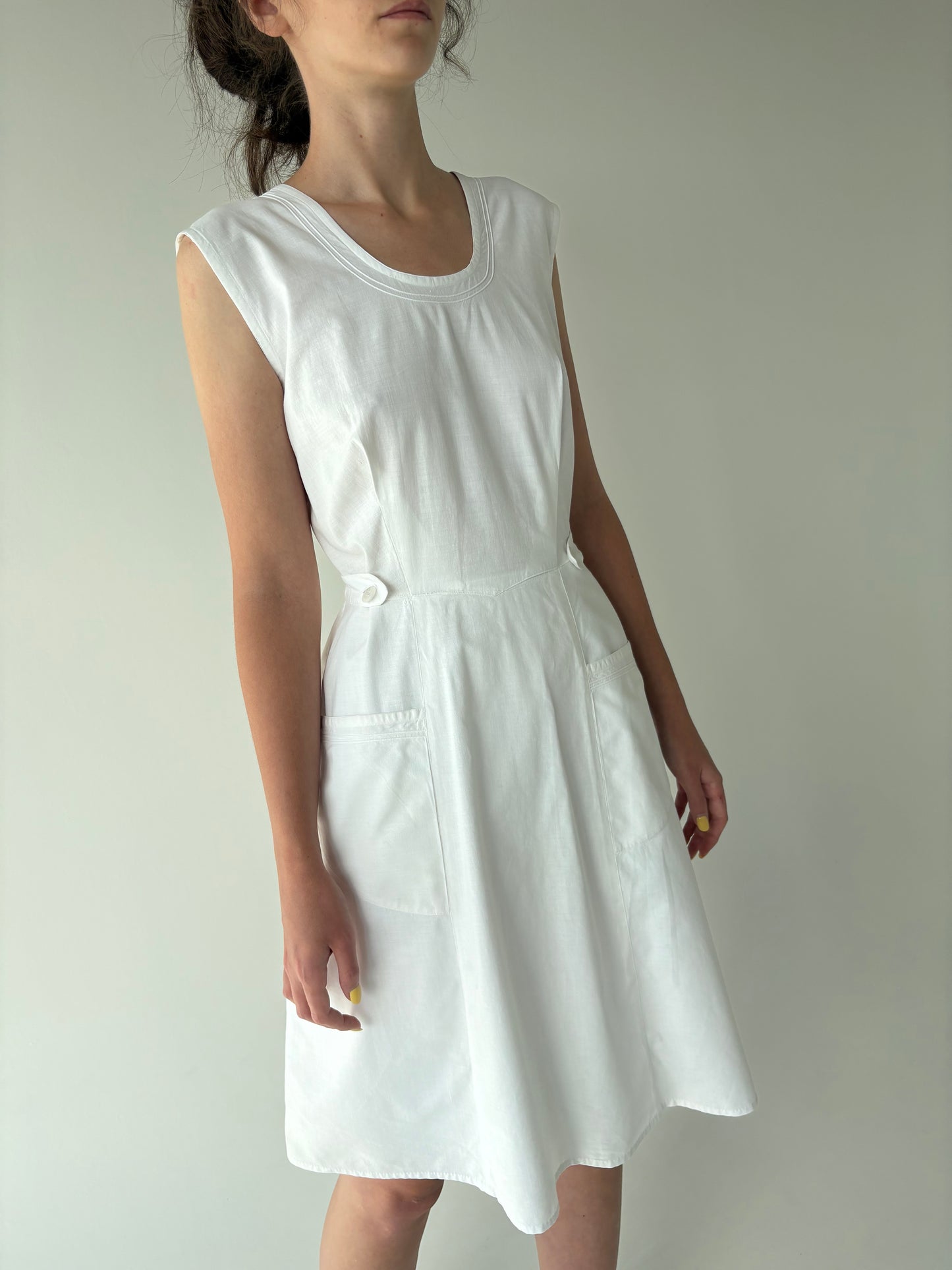 Rochie vintage cu talie marcată în croi petrecut la spate din pânză de bumbac