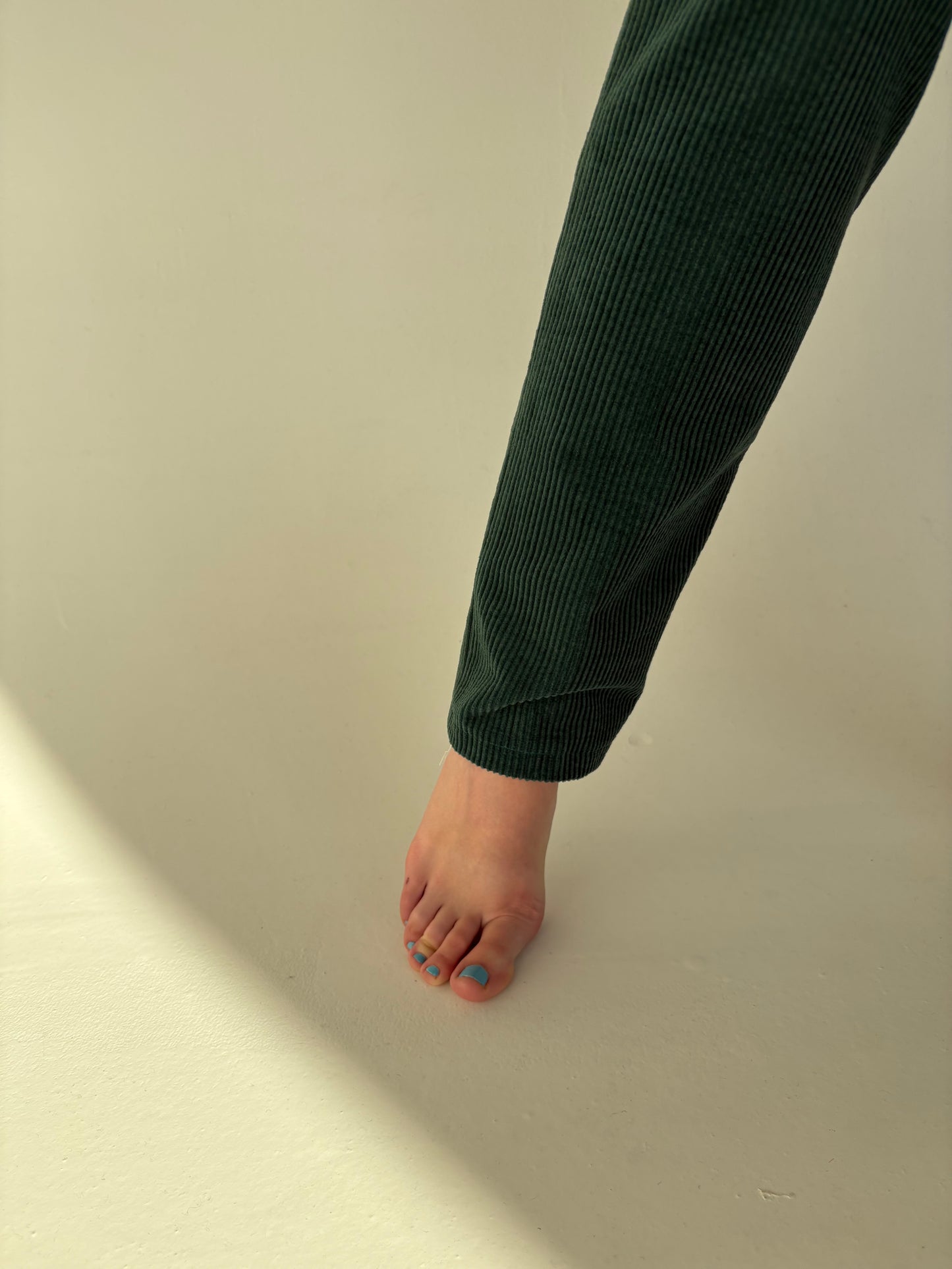 Pantaloni luxury Colmar noi sport cu etichetă din corduroy forest green