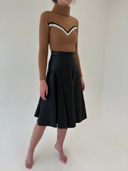 Fustă cu talie ultra înaltă marcată în croi amplu din piele naturală moale