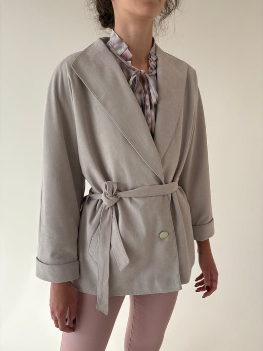 Sacou vintage petite warm gray cu talie marcată și aspect de piele întoarsă