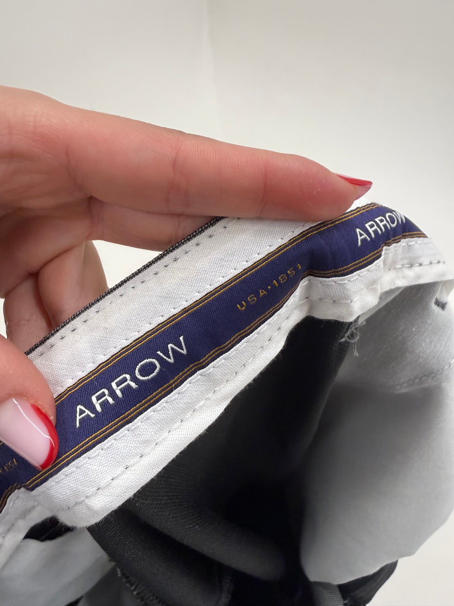 Pantaloni high end din lana extafina ușor lucioasă cu pense