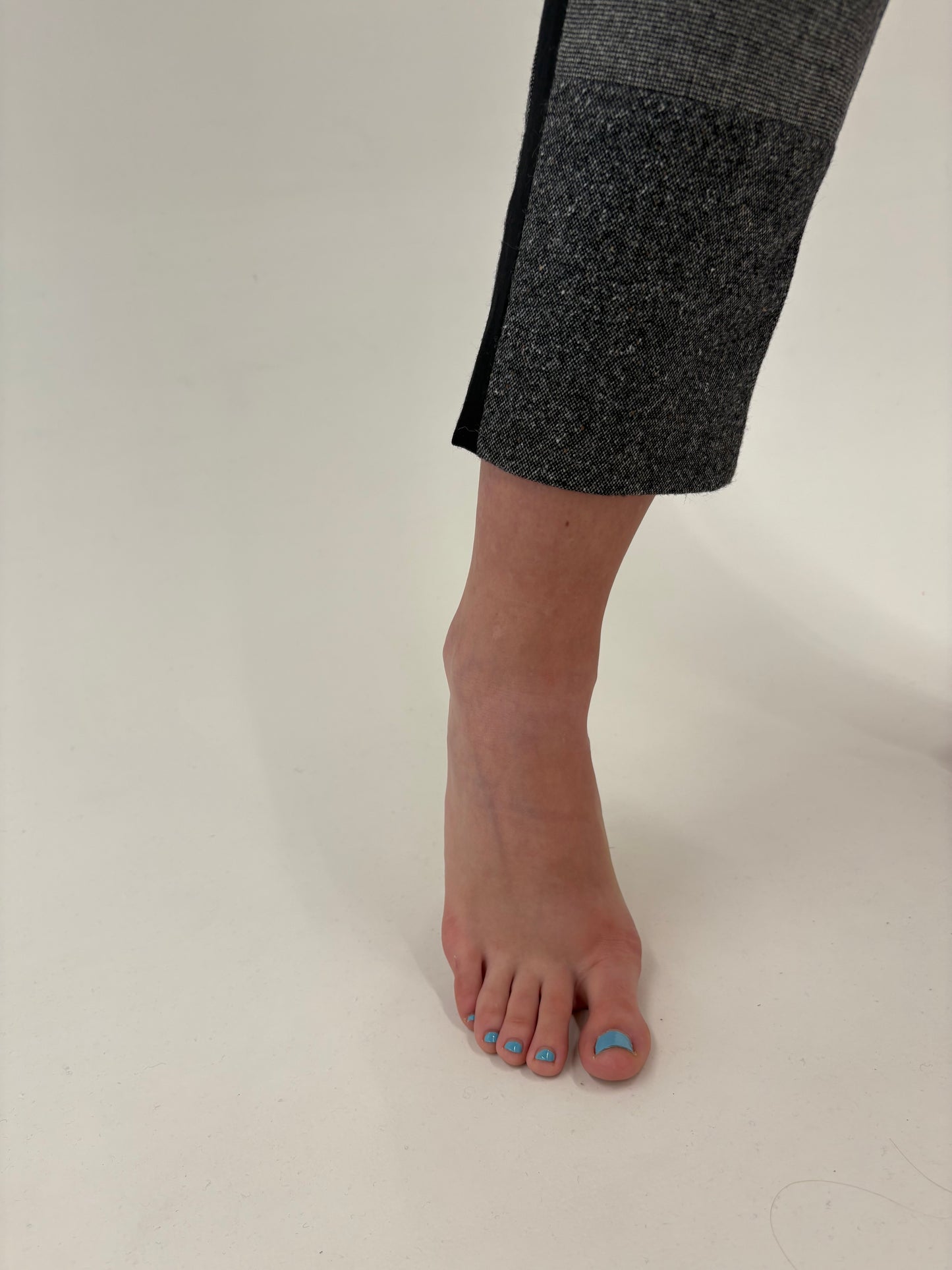 Pantaloni Max Mara țigaretă cu vipușca din stofă ușor strech de lana