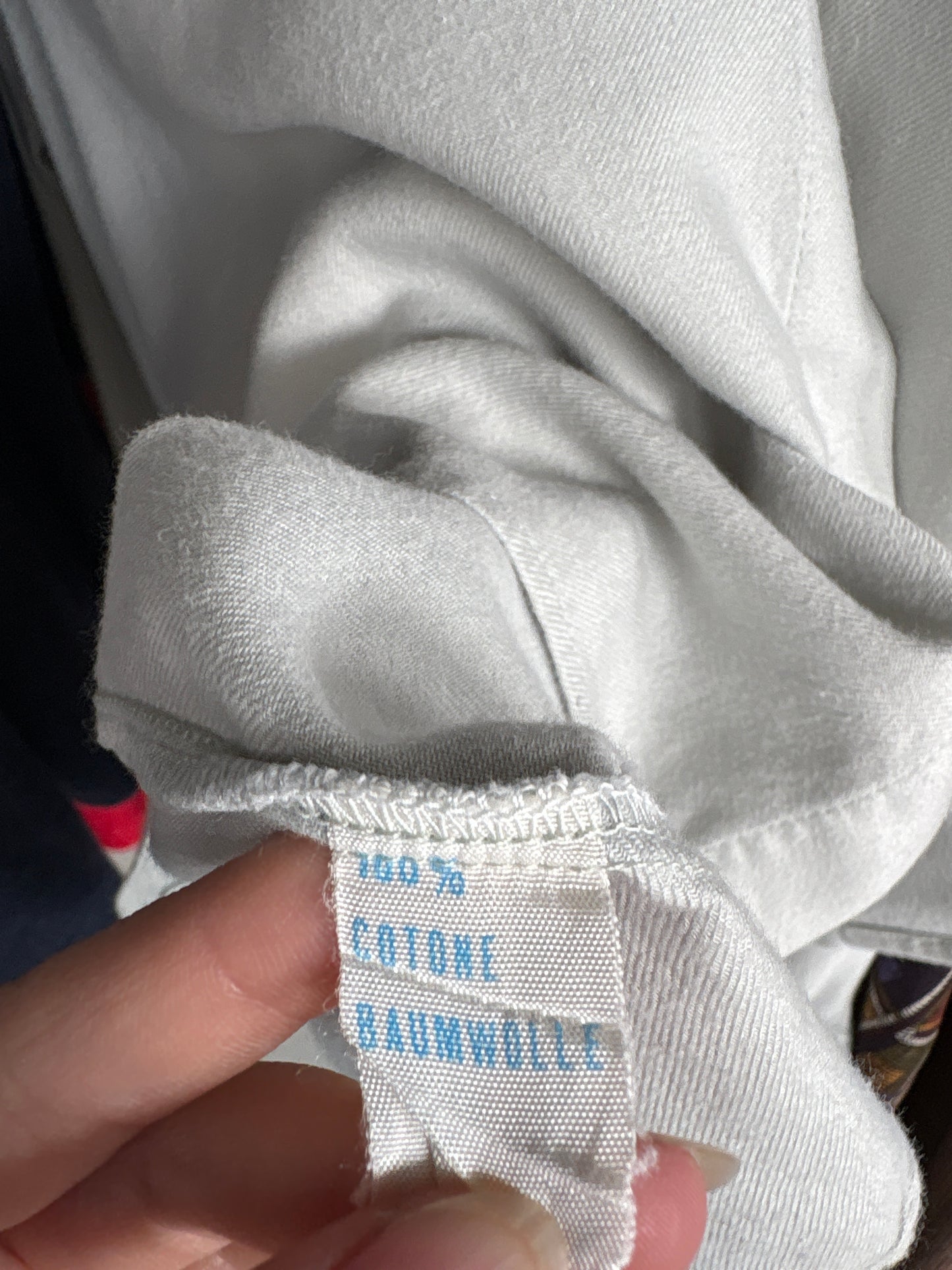 Cămașa vintage în croi elaborat cu umeri accentuați în culoare pudrată