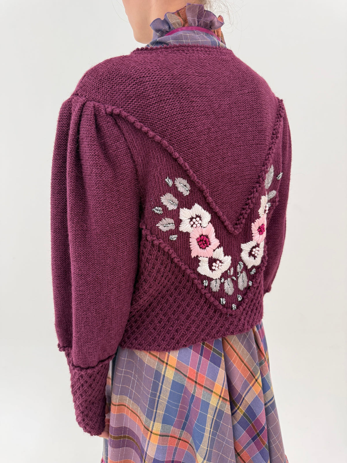 Cardigan vintage tip jachetă cu broderie superbă din lana extrafina plină